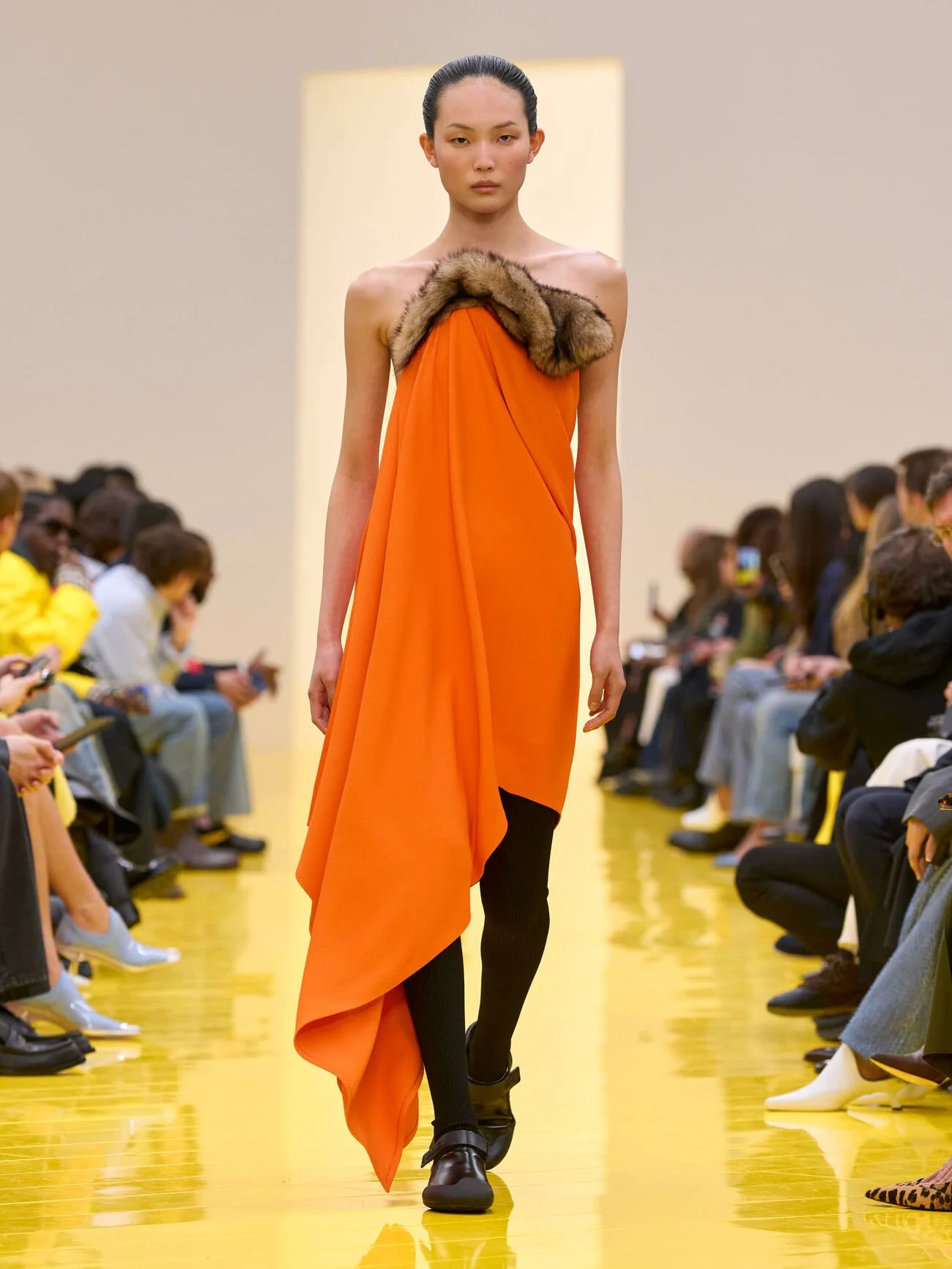 LOEWE_FW26_WW_SHOW_RUNWAY_LOOK_32_FRONT_RGB_CROPPED_3x4_01(1).jpg