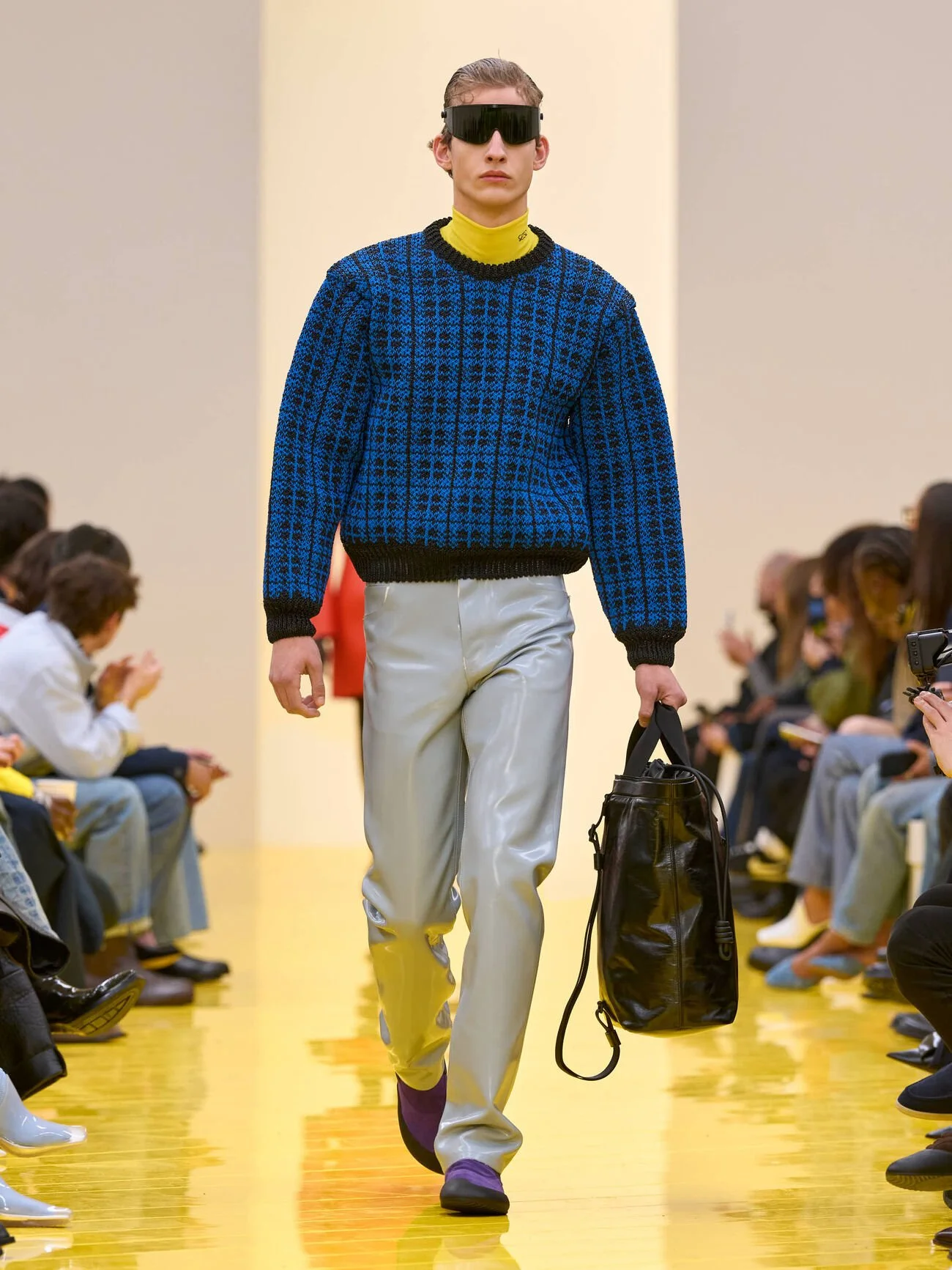 LOEWE_FW26_WW_SHOW_RUNWAY_LOOK_37_FRONT_RGB_CROPPED_3x4_01(1).jpg