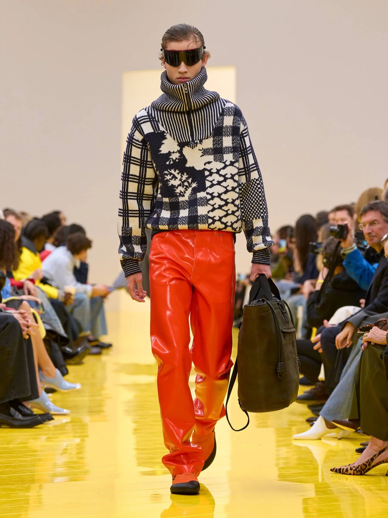 LOEWE_FW26_WW_SHOW_RUNWAY_LOOK_39_FRONT_RGB_CROPPED_3x4_01(1).jpg