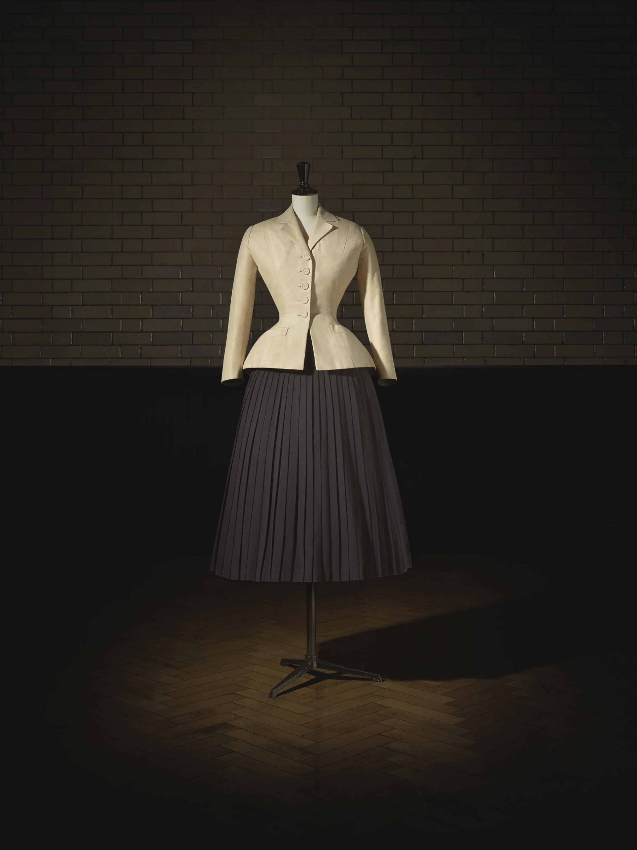 Inside “Christian Dior: Designer of Dreams,” at the V&A — Goldfoil Magazine