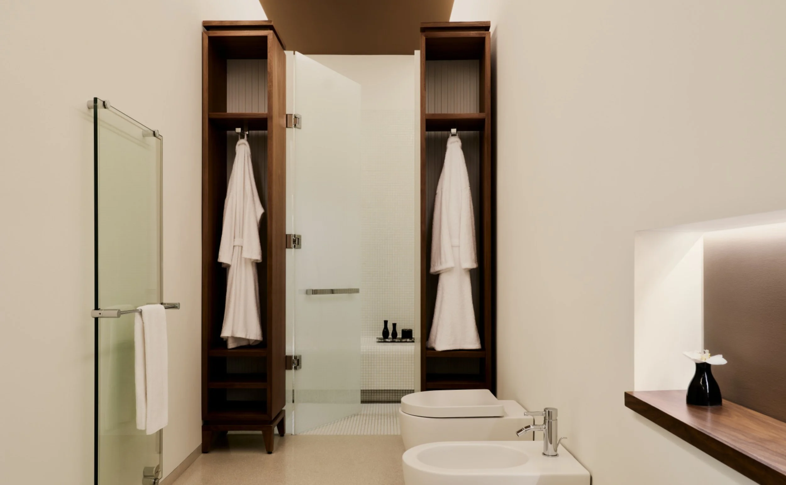 aman-venice-accommodation-alcova-tiepolo-suite-bathroom_0.jpg