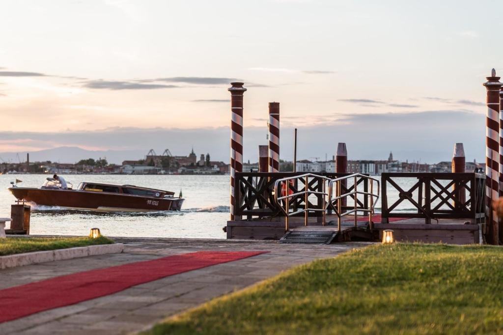 San Clemente Palace Venice arrival with boat taxi.jpg