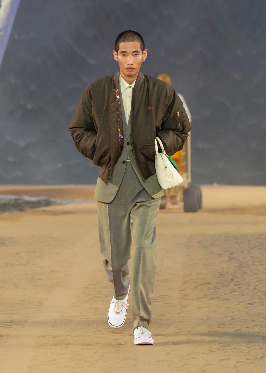 Louis-Vuitton-Men-Spring-Summer-2027-Runway-Magazine-36.jpg