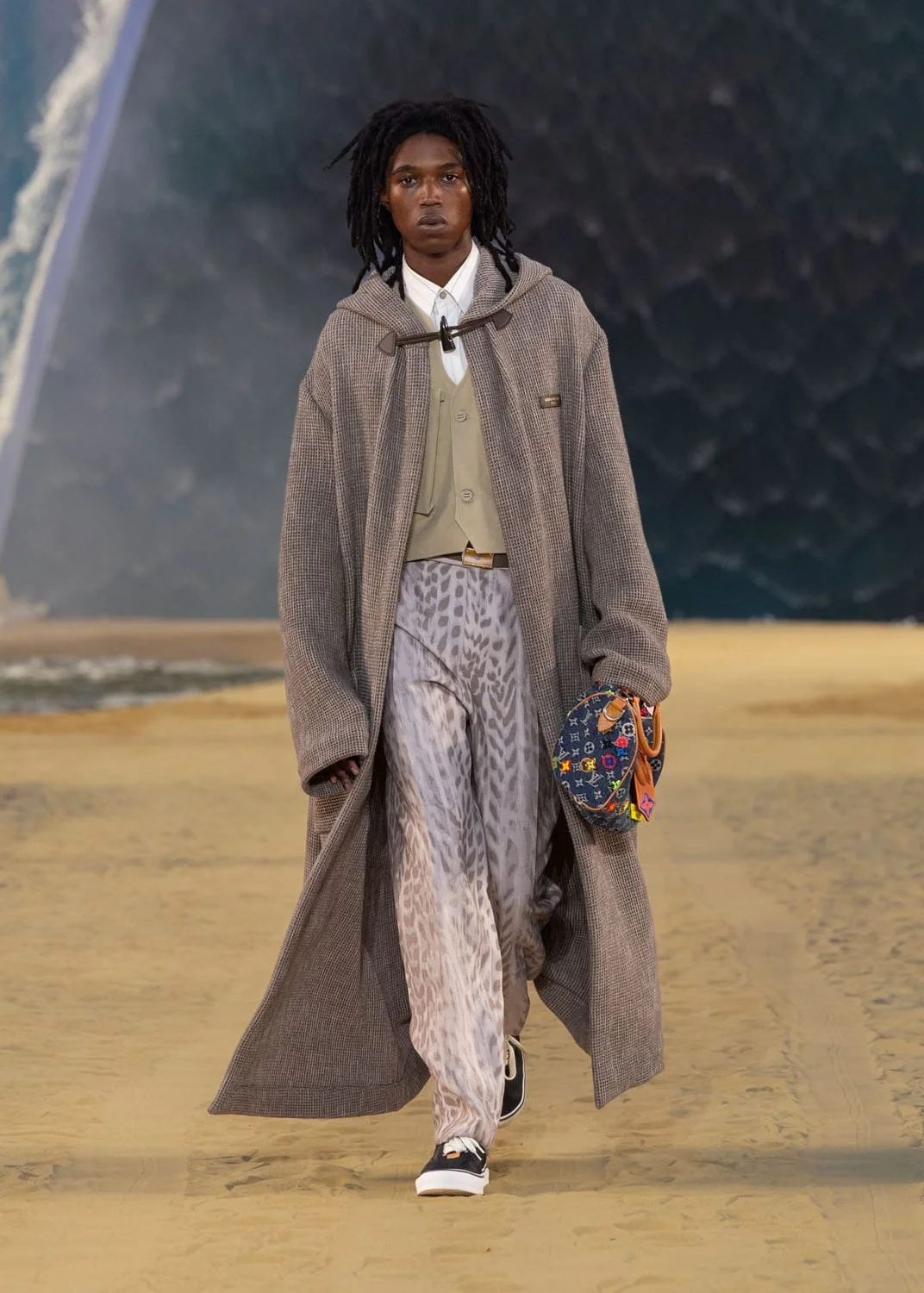 Louis-Vuitton-Men-Spring-Summer-2027-Runway-Magazine-40.jpg