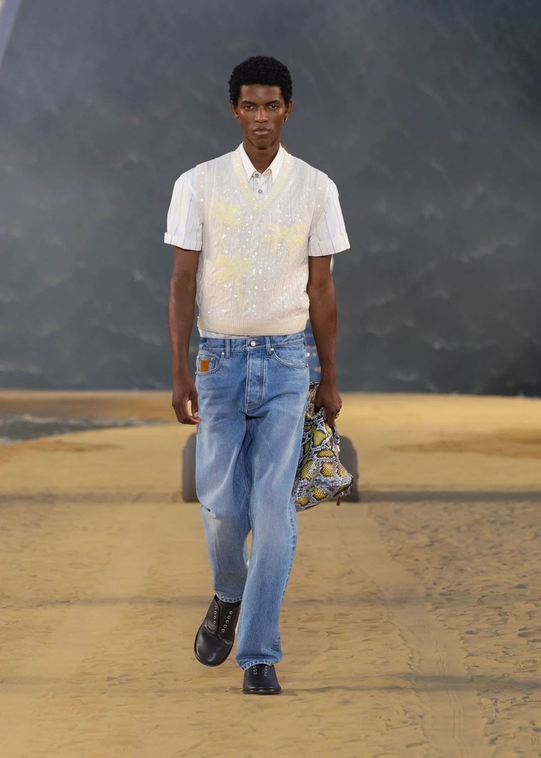 Louis-Vuitton-Men-Spring-Summer-2027-Runway-Magazine-50.jpg