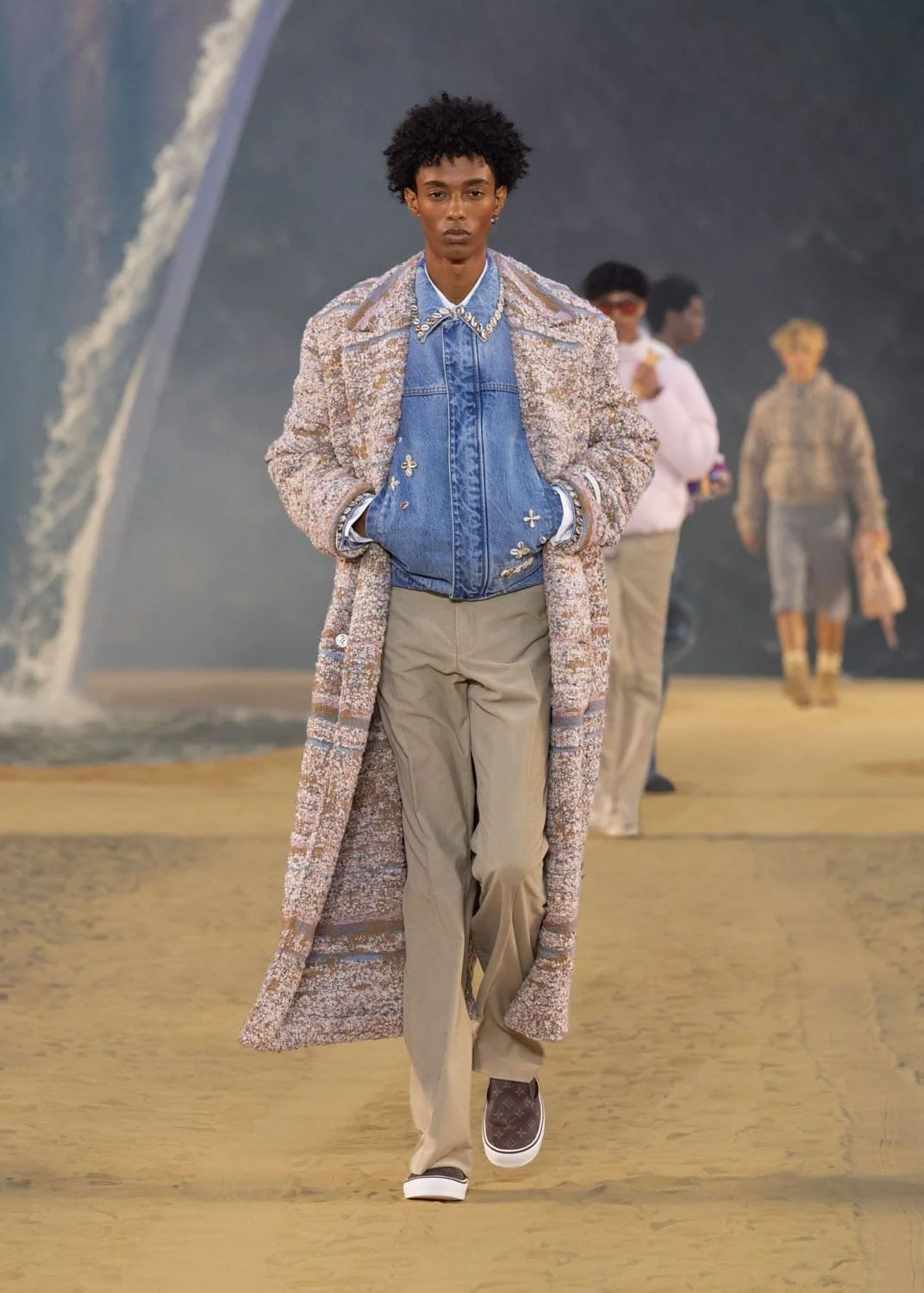Louis-Vuitton-Men-Spring-Summer-2027-Runway-Magazine-56.jpg