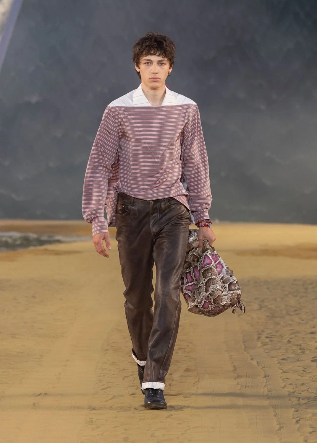 Louis-Vuitton-Men-Spring-Summer-2027-Runway-Magazine-73.jpg