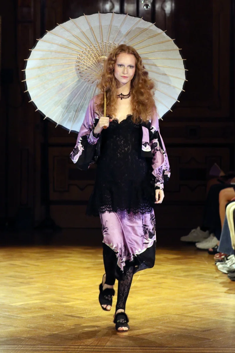 Anna_Sui_SS27_Look_01_3000x3000.webp