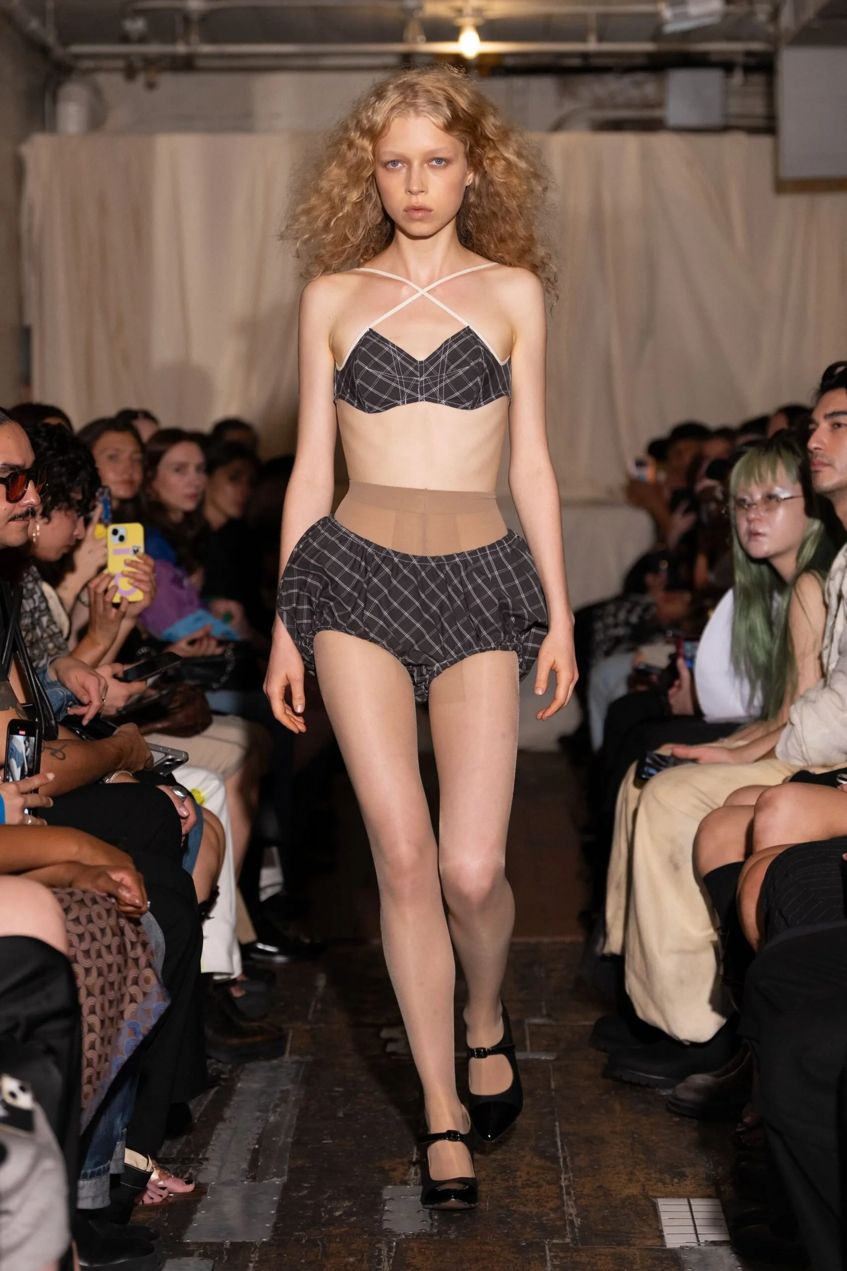 zoe-gustavia-anna-whalen-spring-2027-ready-to-wear-look-04-scaled.jpg