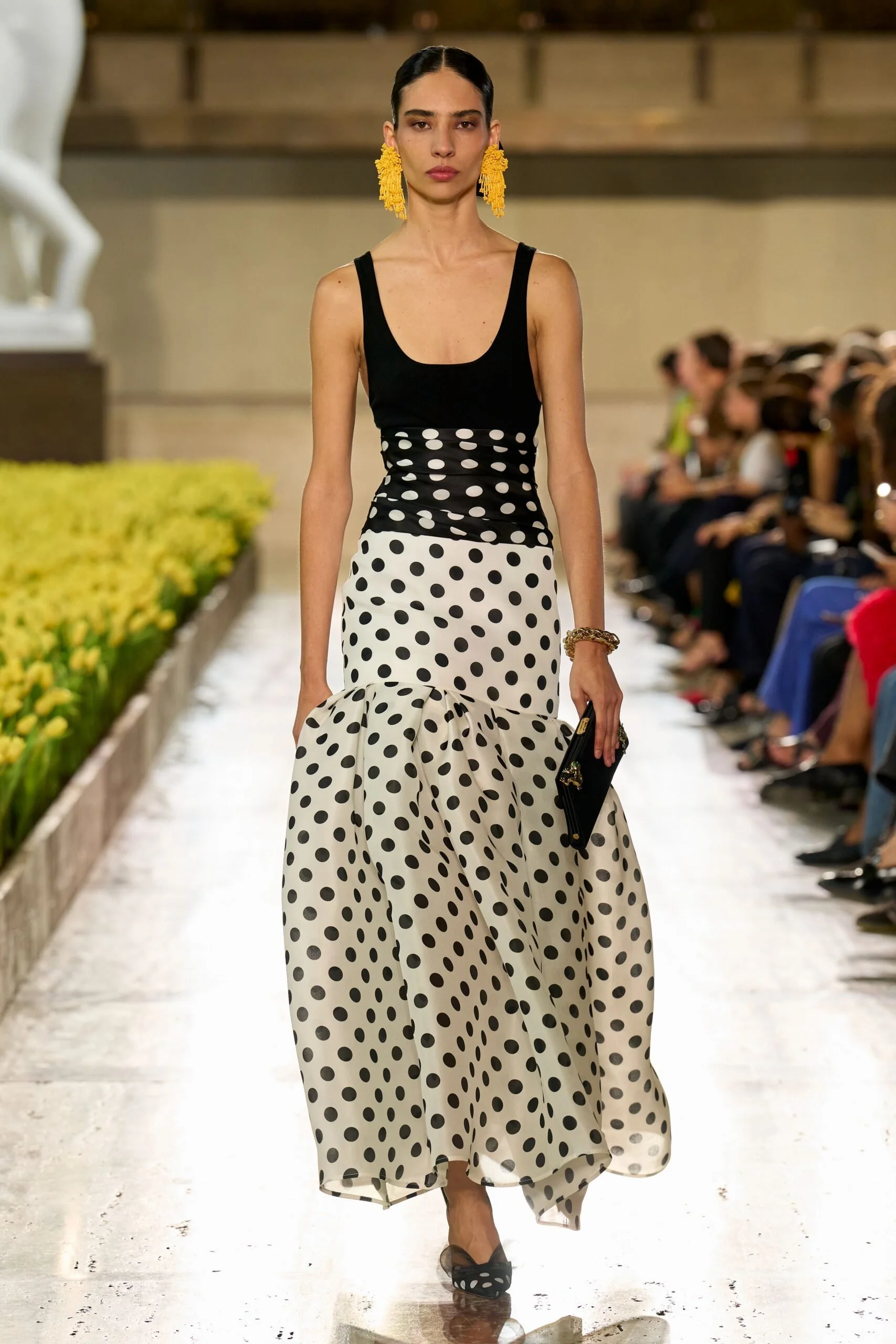 carolina-herrera-spring-2027-ready-to-wear-look-01-scaled.jpg