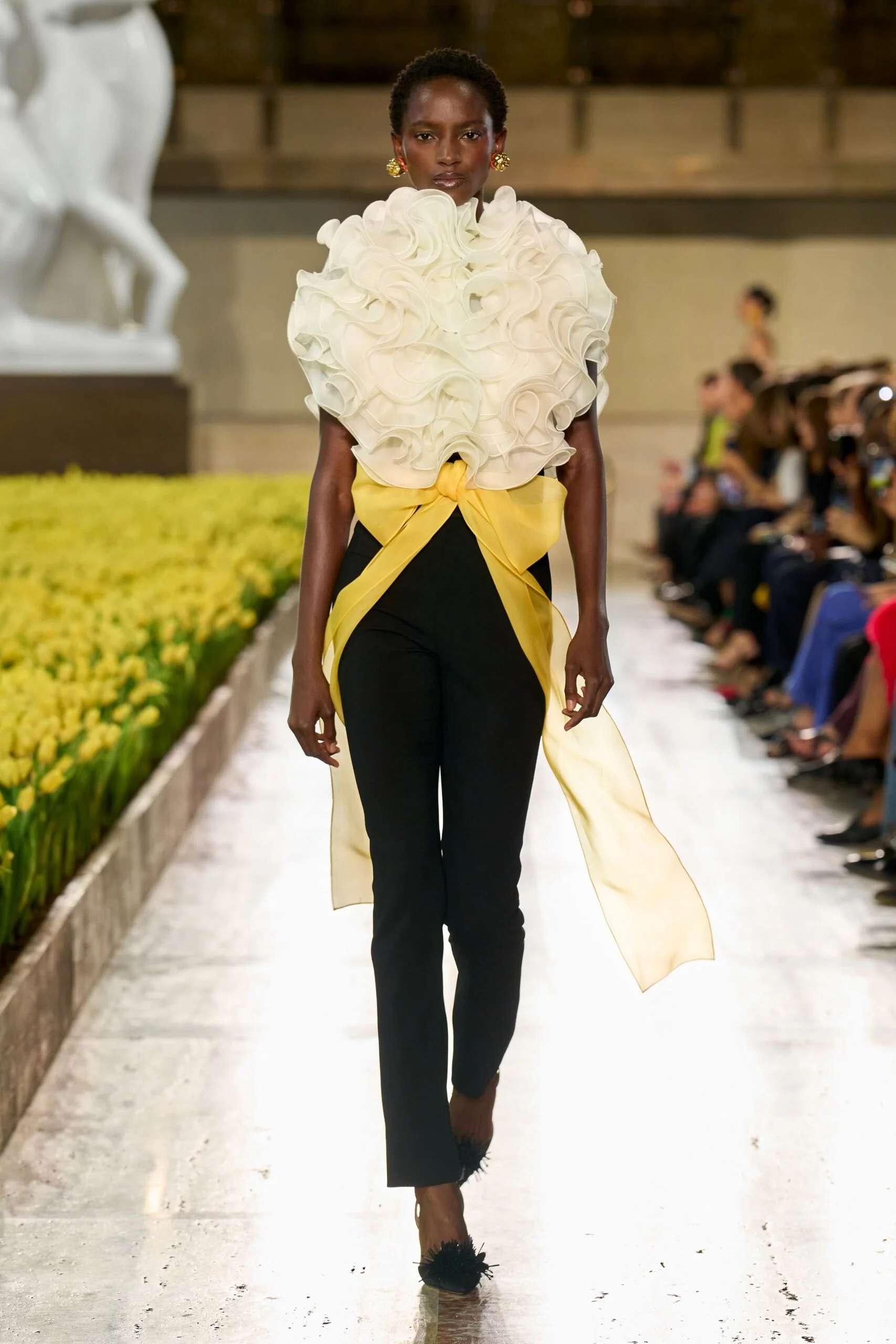 carolina-herrera-spring-2027-ready-to-wear-look-04-scaled.jpg