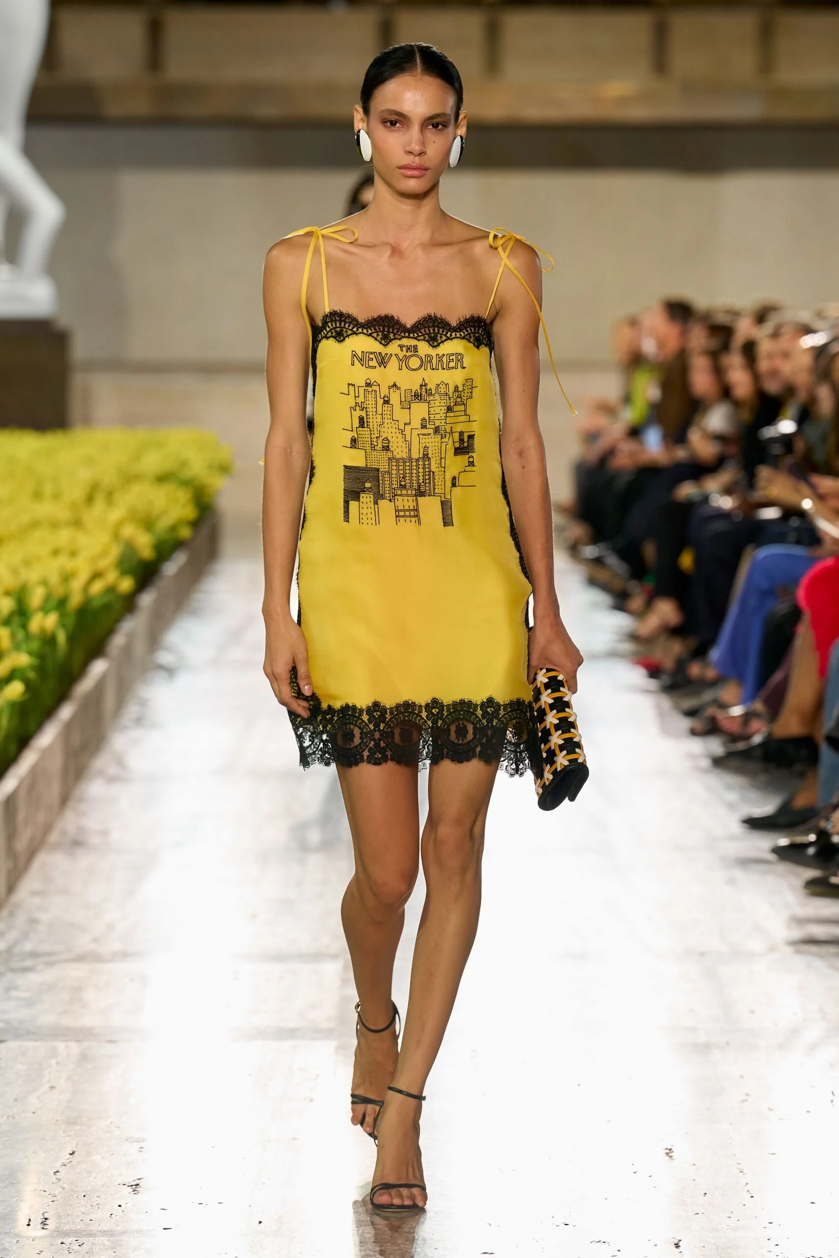 carolina-herrera-spring-2027-ready-to-wear-look-06-scaled.jpg