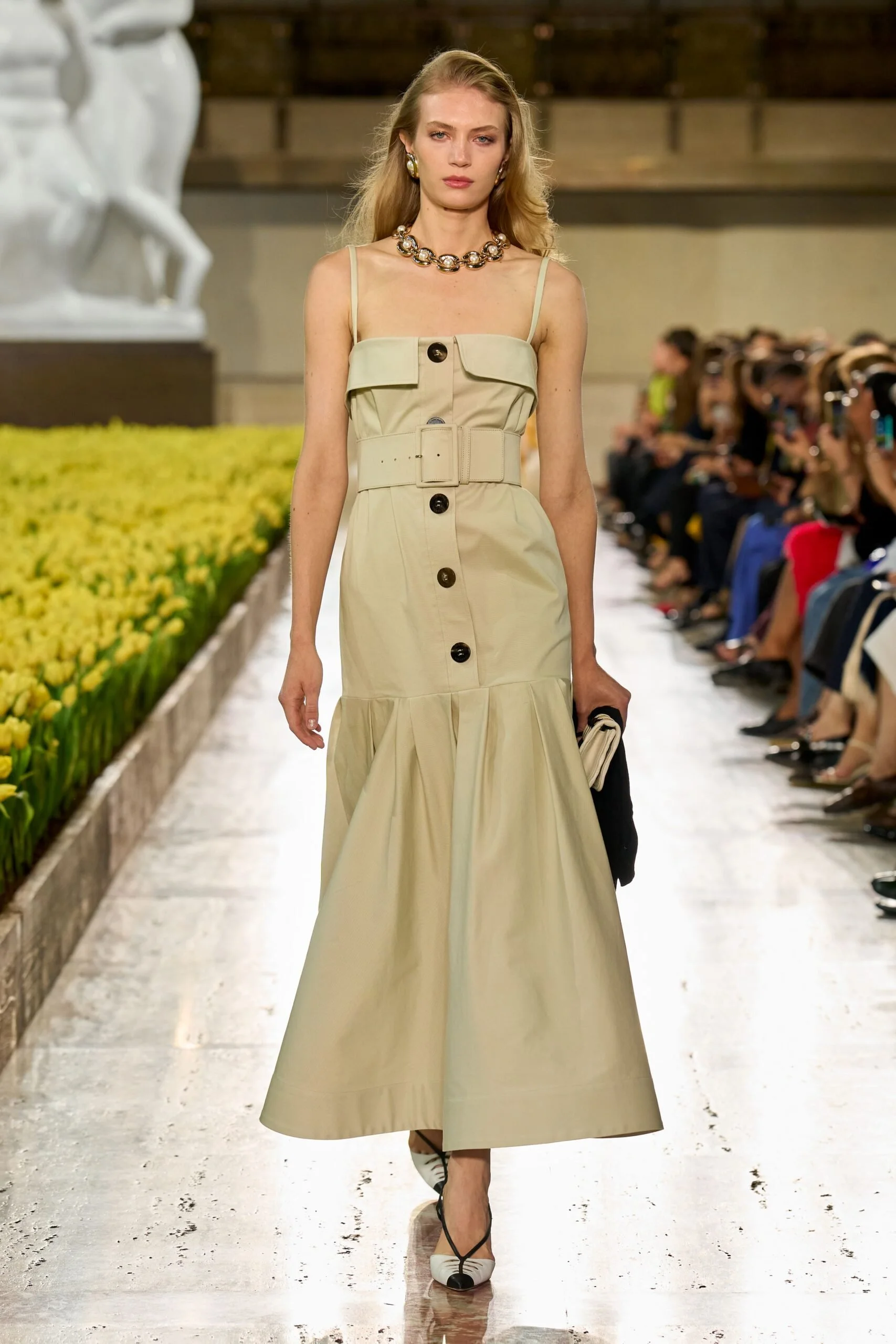 carolina-herrera-spring-2027-ready-to-wear-look-12-scaled.jpg
