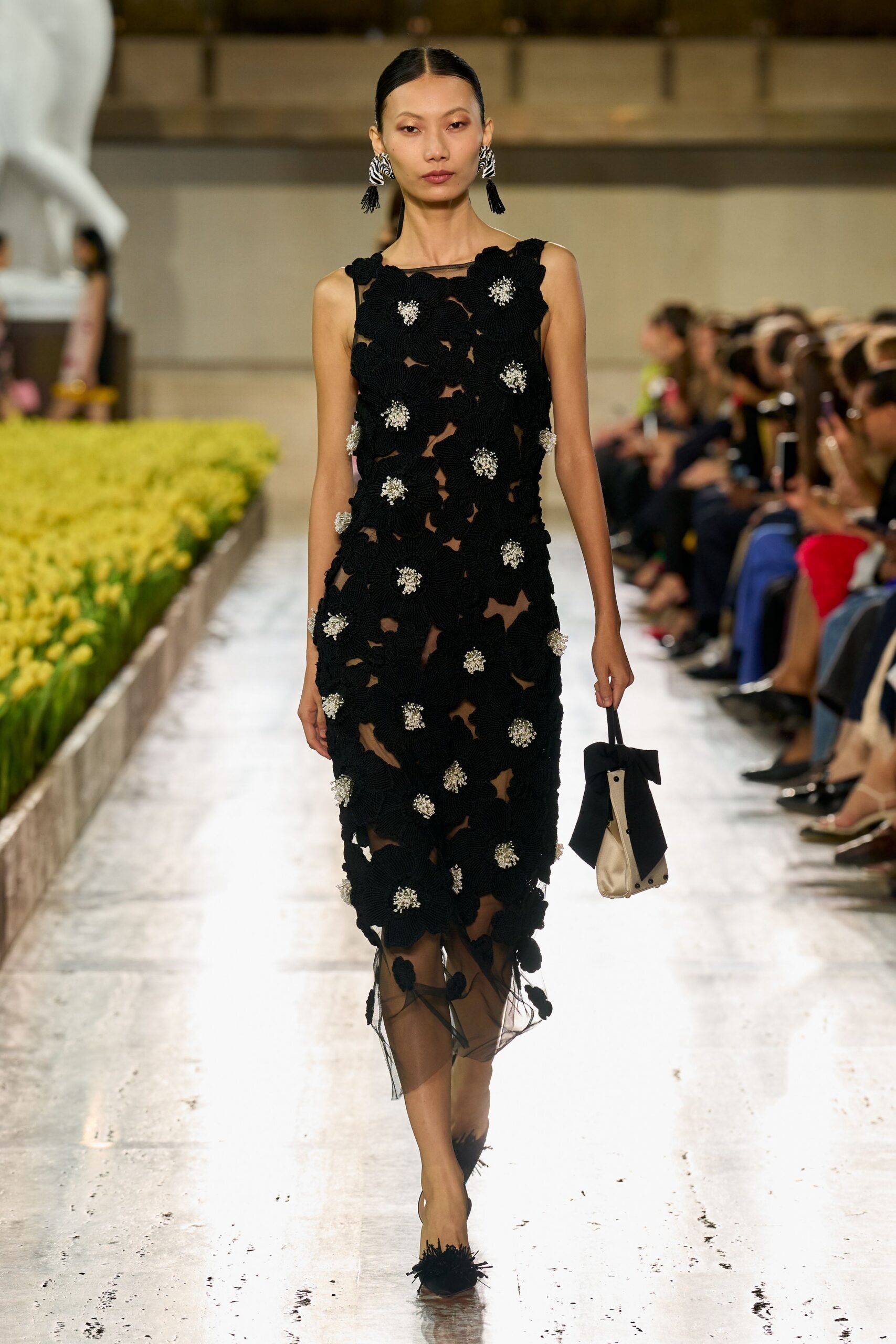 carolina-herrera-spring-2027-ready-to-wear-look-20-scaled.jpg