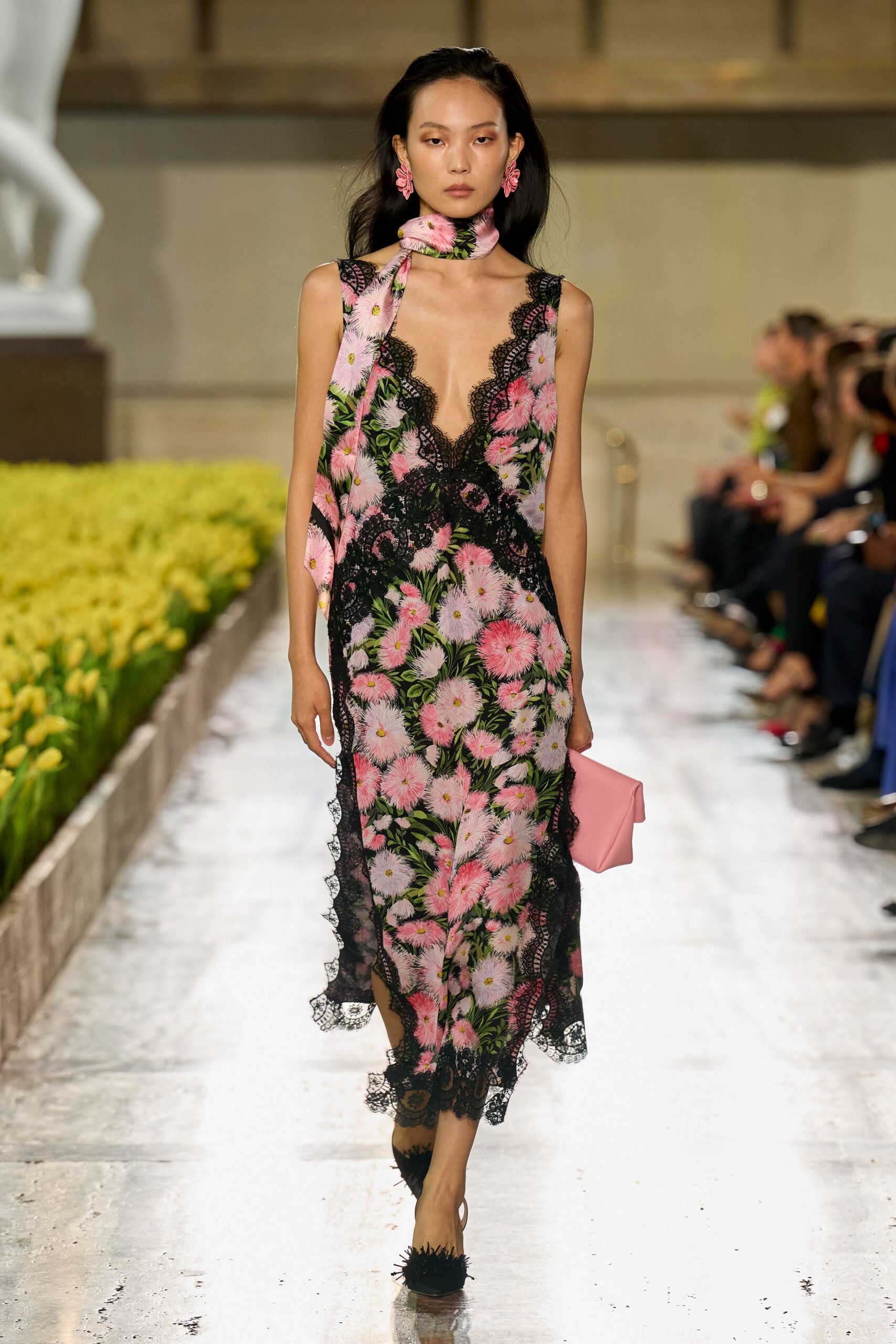 carolina-herrera-spring-2027-ready-to-wear-look-23-scaled.jpg