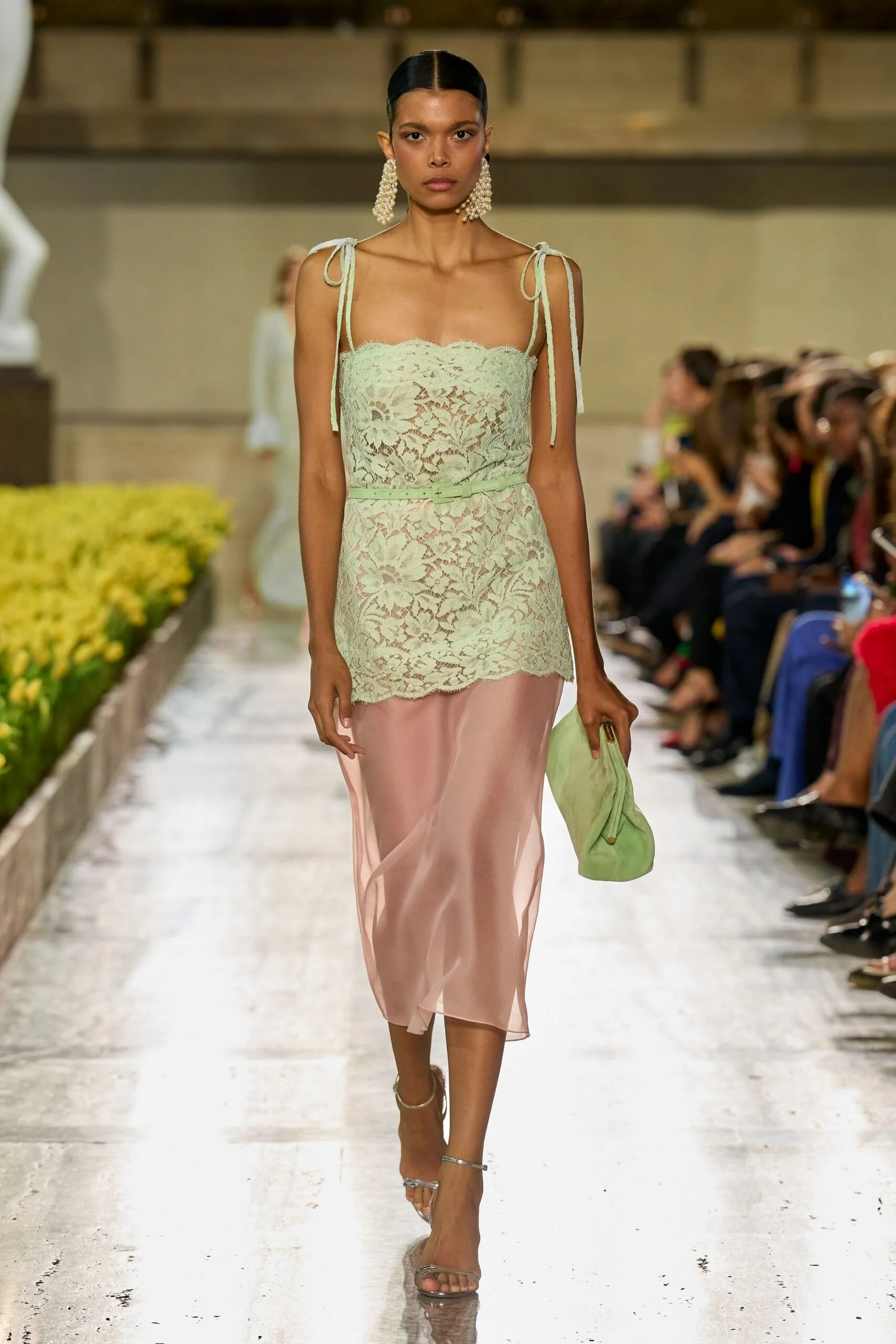 carolina-herrera-spring-2027-ready-to-wear-look-32-scaled.jpg