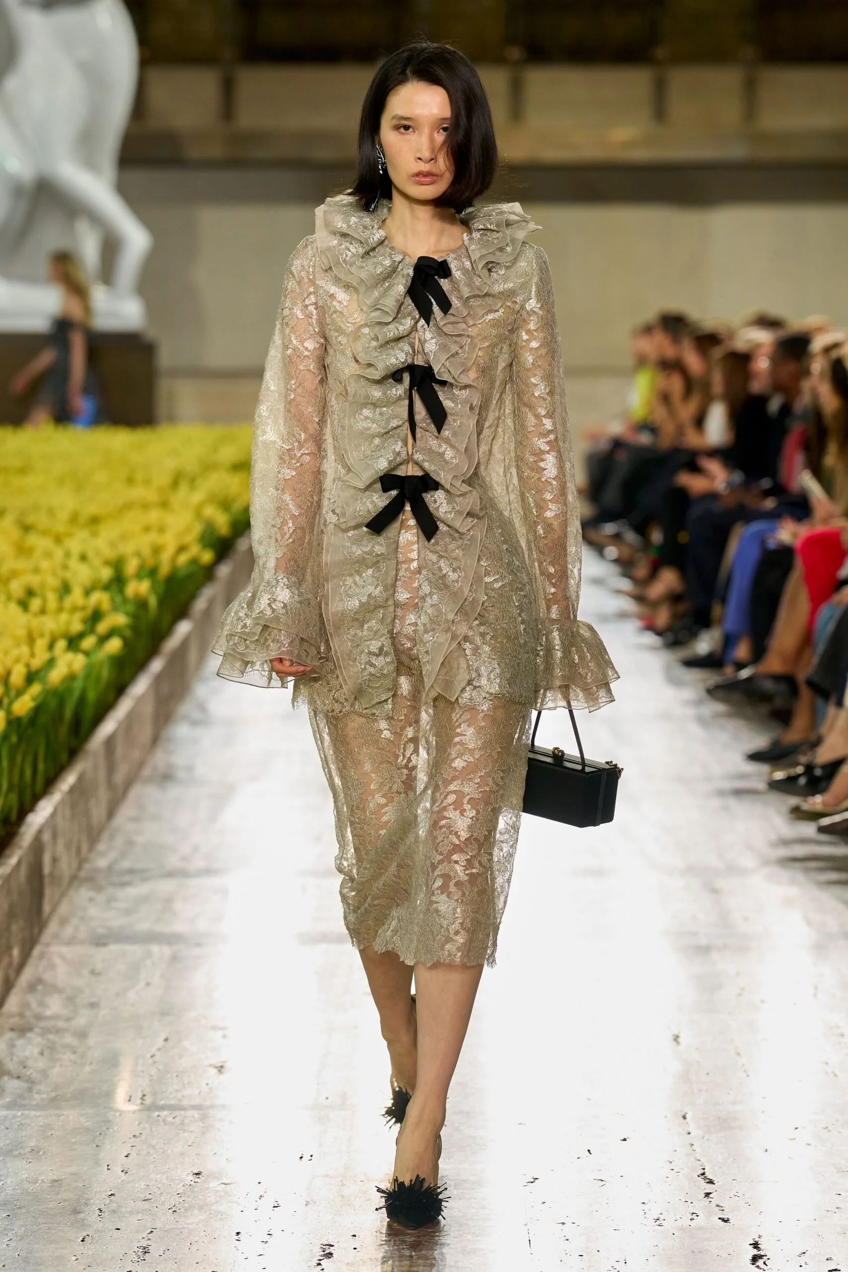carolina-herrera-spring-2027-ready-to-wear-look-51-scaled.jpg