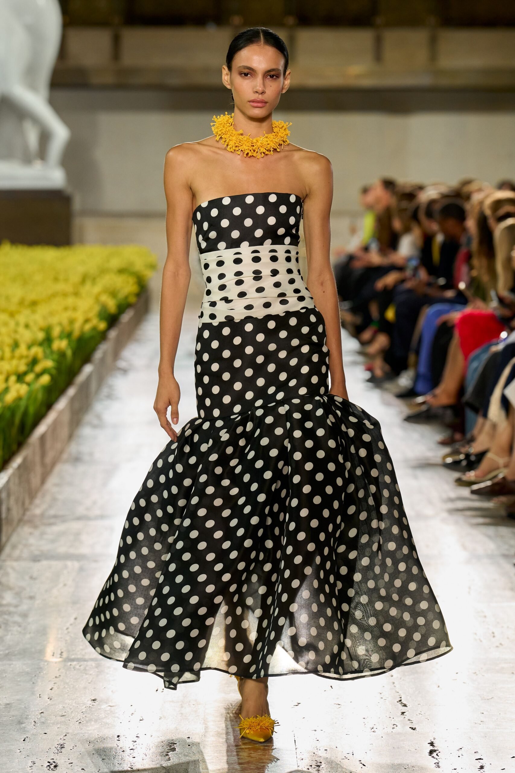 carolina-herrera-spring-2027-ready-to-wear-look-60-scaled.jpg