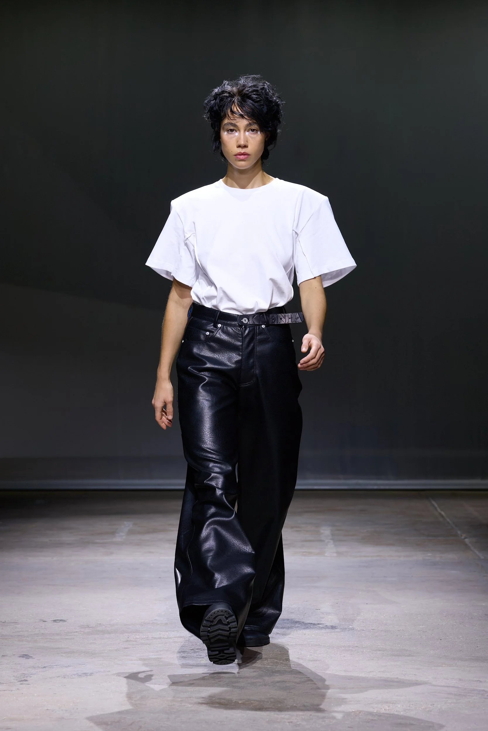 KseniaSchnaider_LFW_RUNWAY_LEO-CORFU_-16.jpg