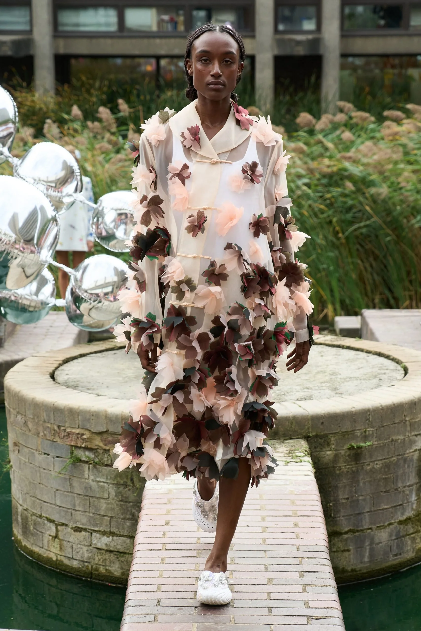 susan-fang-spring-2027-ready-to-wear-look-22-scaled.jpg