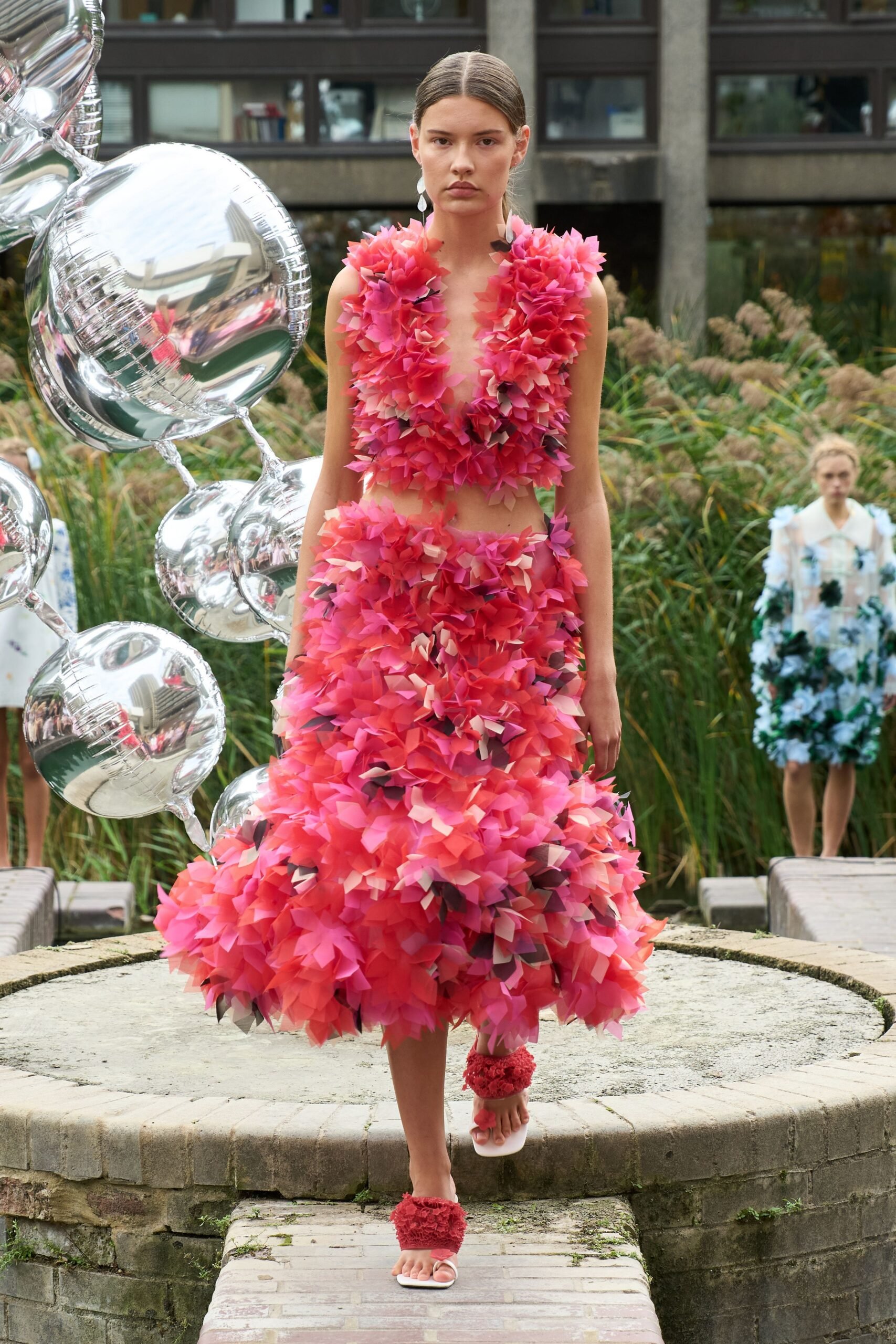 susan-fang-spring-2027-ready-to-wear-look-24-scaled.jpg