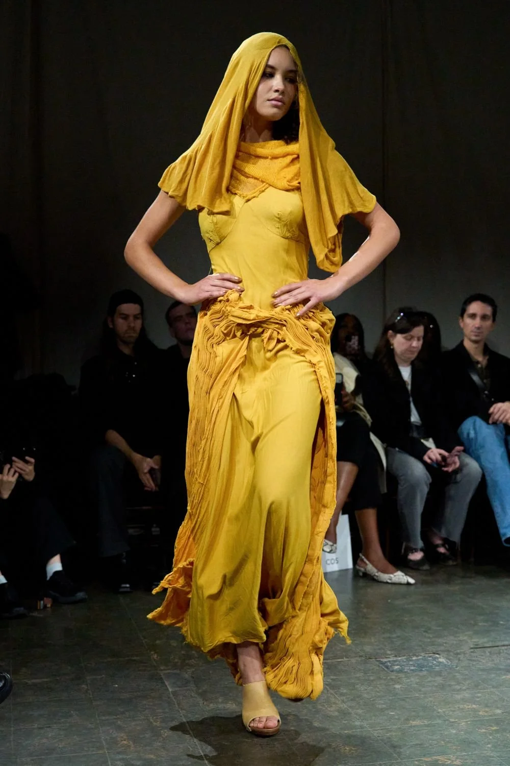 paolo-carzana-spring-2027-ready-to-wear-look-01.jpg