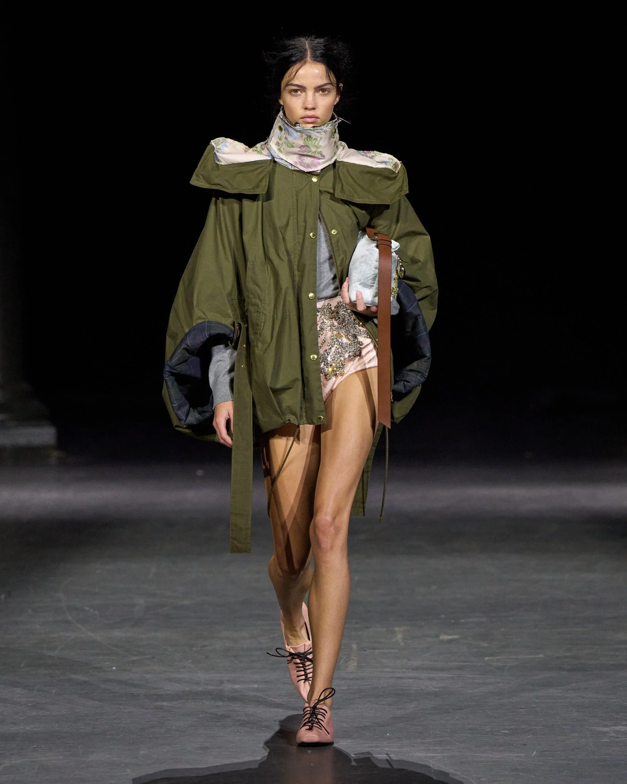 ERDEM_Spring_Summer_2027_-_Look_15_3bdbe398-34e0-40ab-ba81-7a56ea77bc8d.jpg