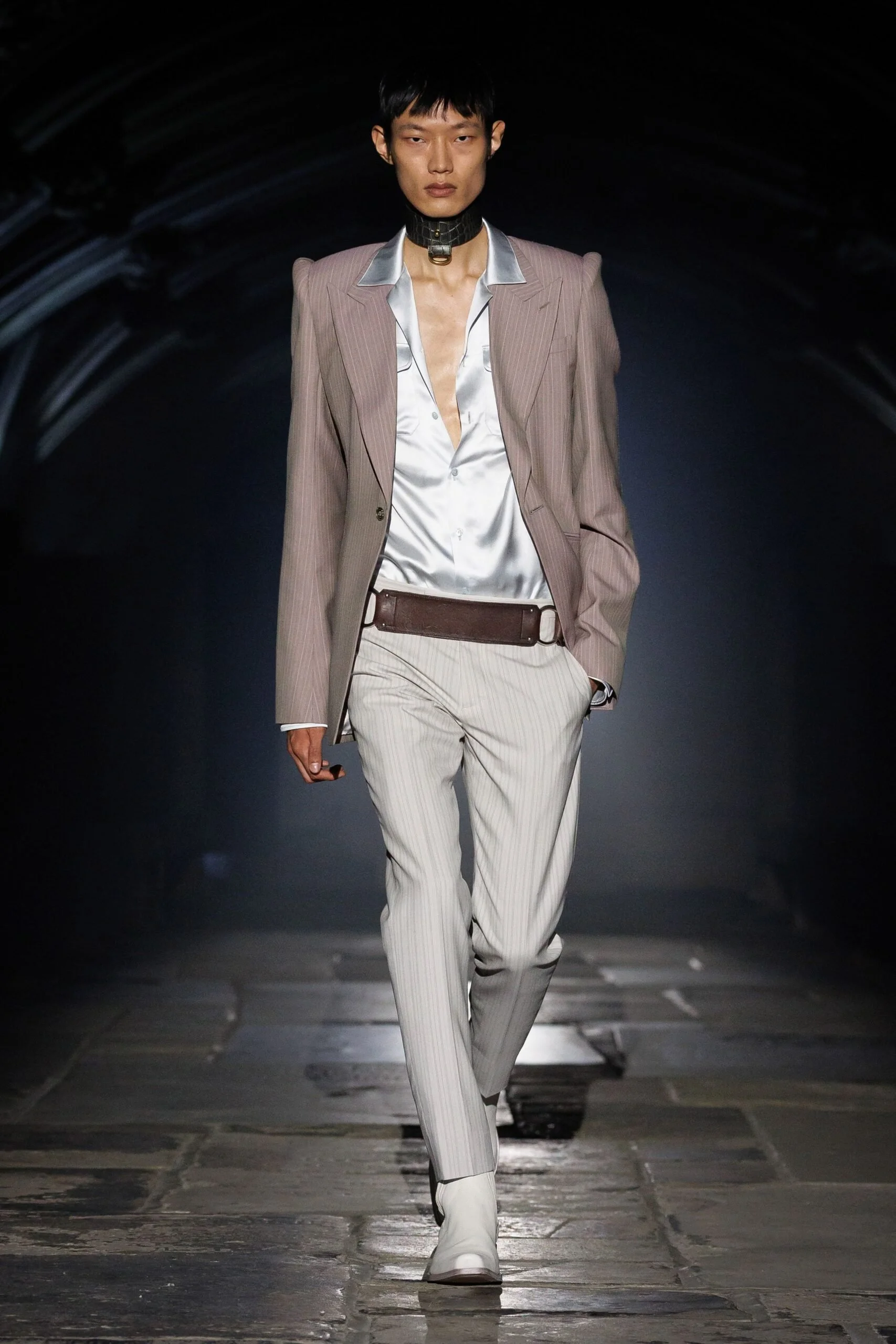 alexander-mcqueen-spring-2027-ready-to-wear-look-03-scaled.jpg