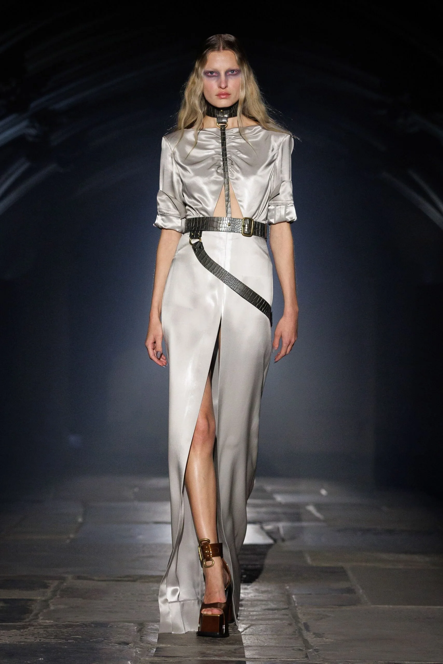 alexander-mcqueen-spring-2027-ready-to-wear-look-06-scaled.jpg