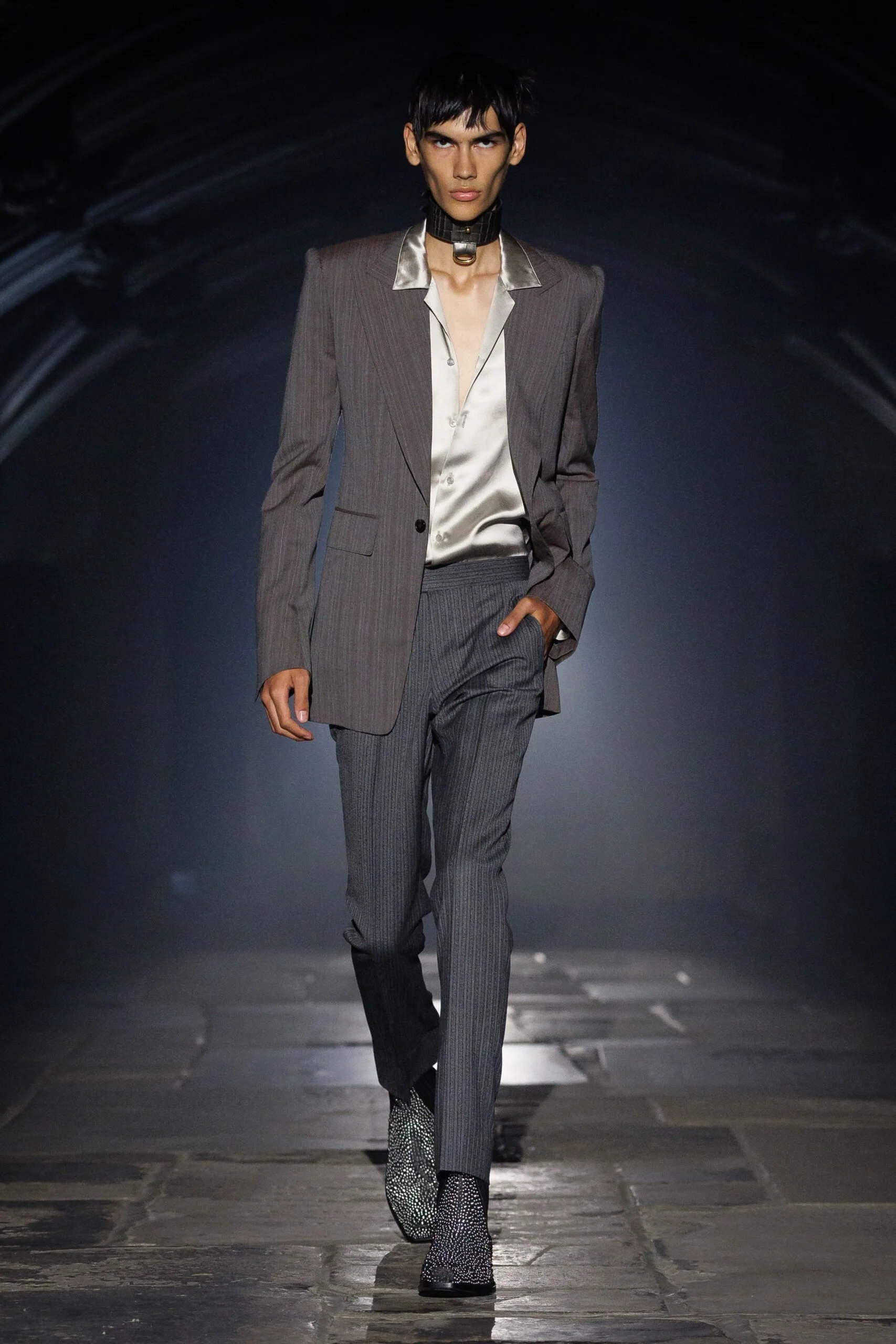 alexander-mcqueen-spring-2027-ready-to-wear-look-07-scaled.jpg