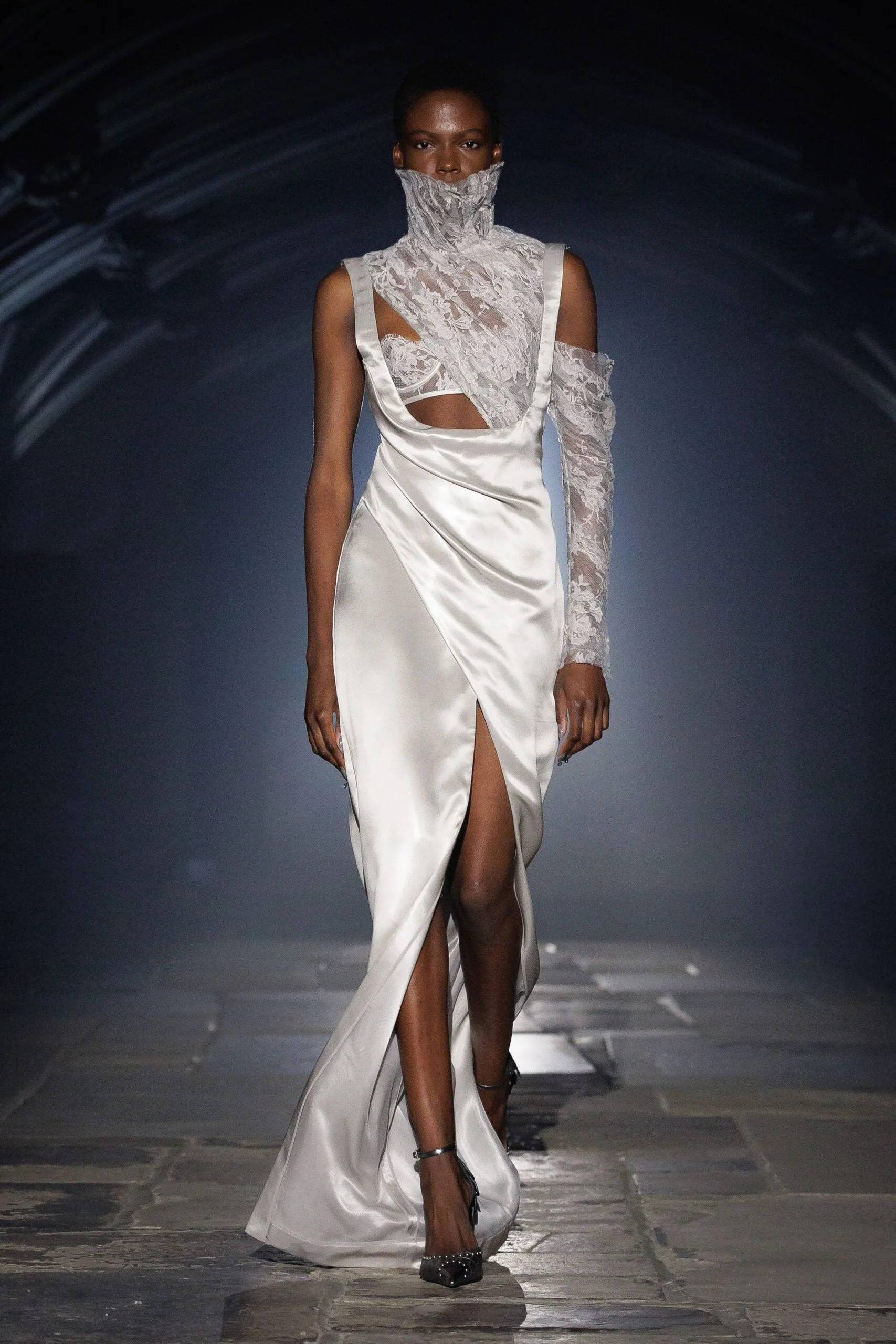 alexander-mcqueen-spring-2027-ready-to-wear-look-08-scaled.jpg