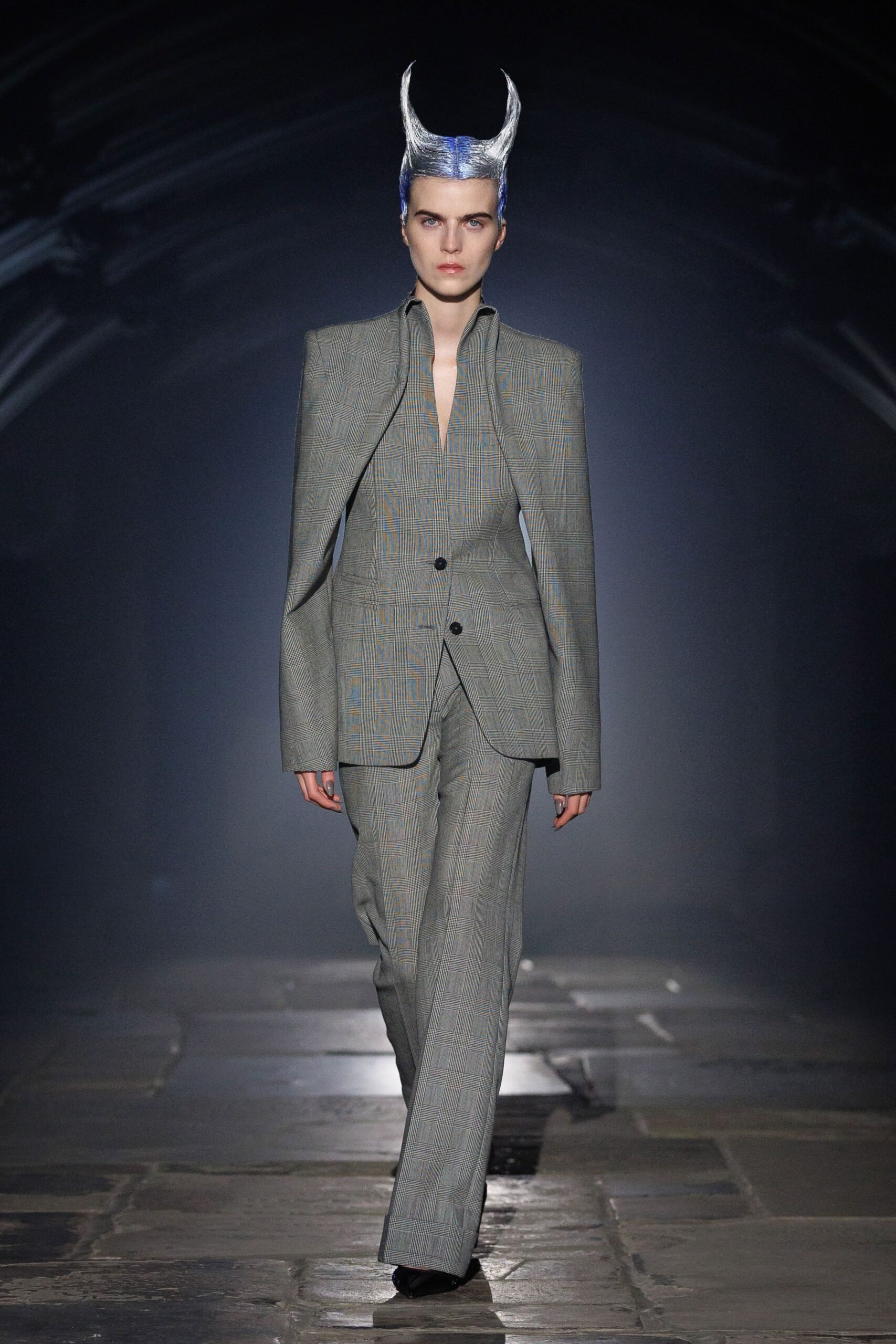 alexander-mcqueen-spring-2027-ready-to-wear-look-09-scaled.jpg