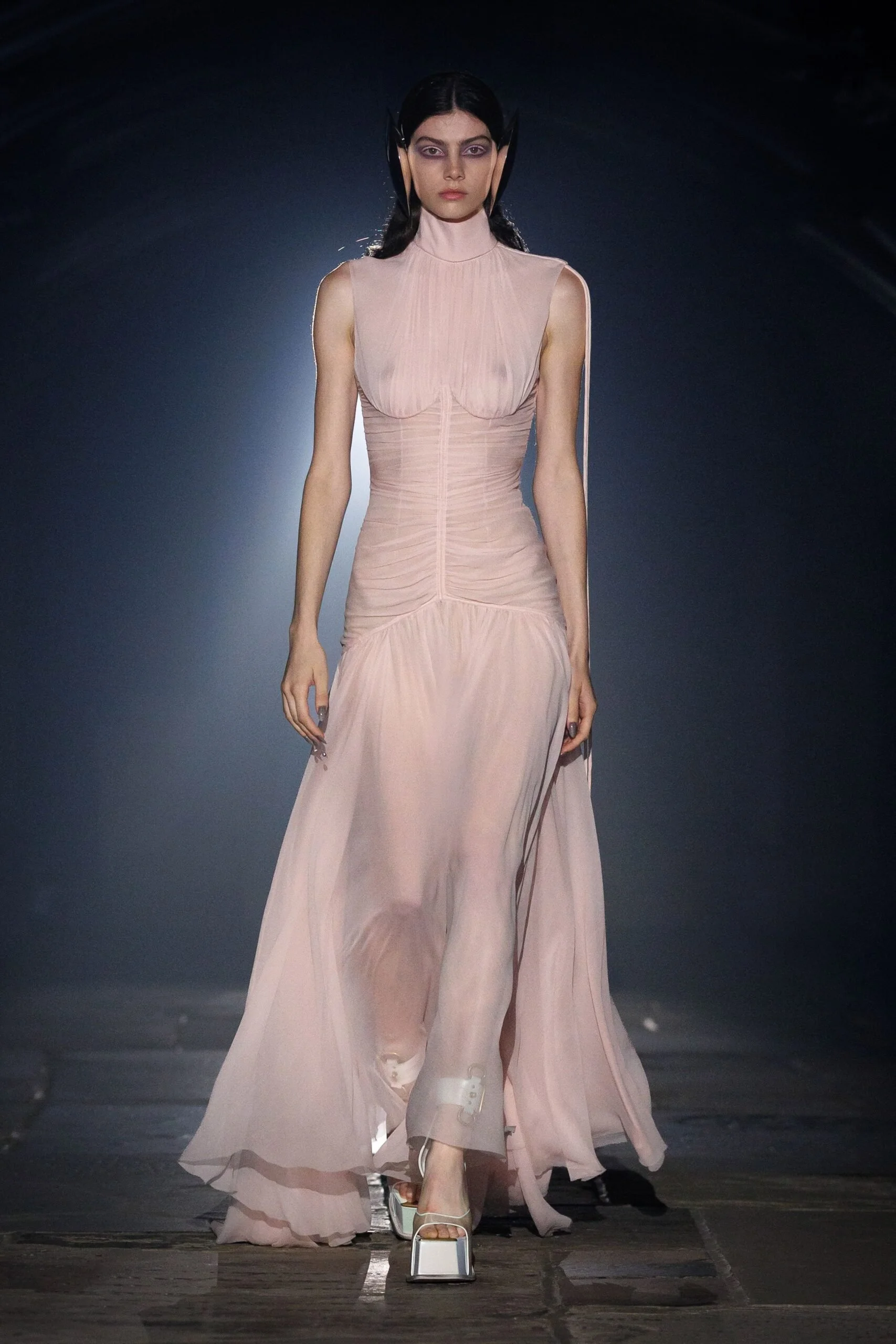 alexander-mcqueen-spring-2027-ready-to-wear-look-10-scaled.jpg