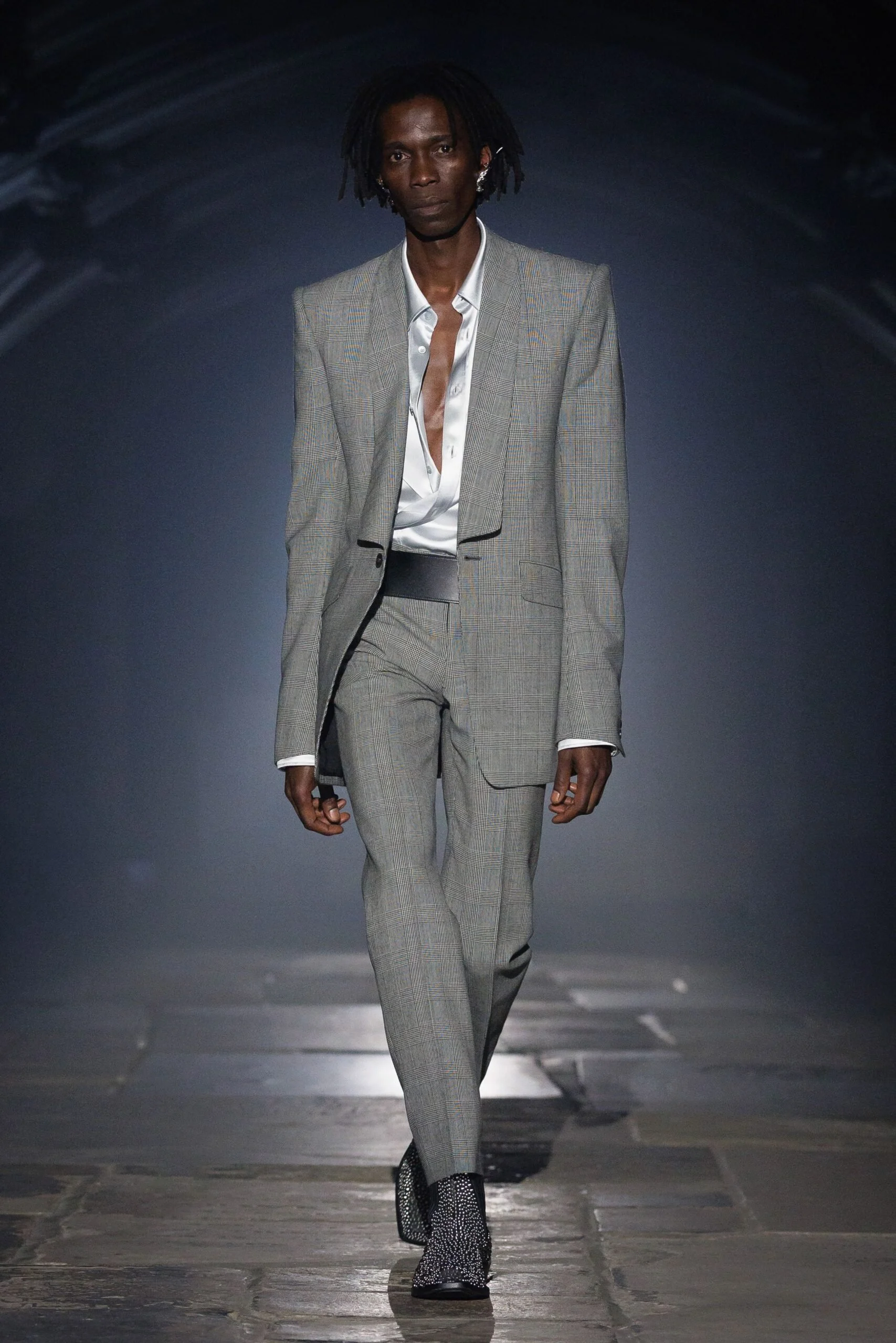 alexander-mcqueen-spring-2027-ready-to-wear-look-11-scaled.jpg