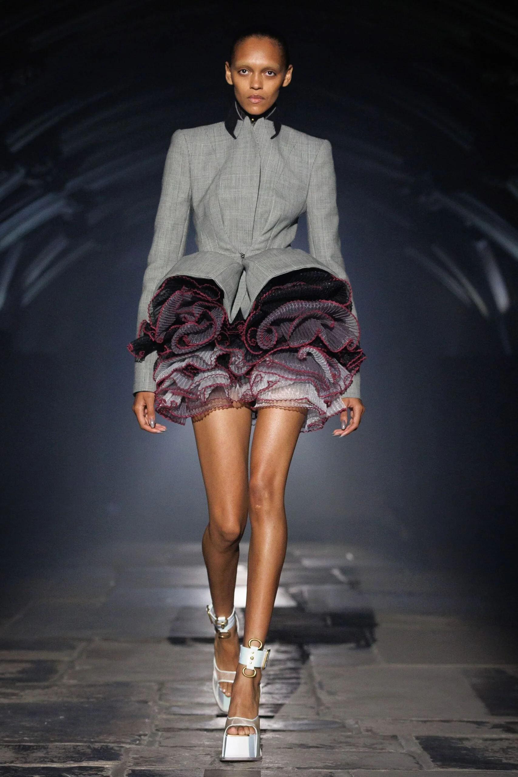 alexander-mcqueen-spring-2027-ready-to-wear-look-12-scaled.jpg
