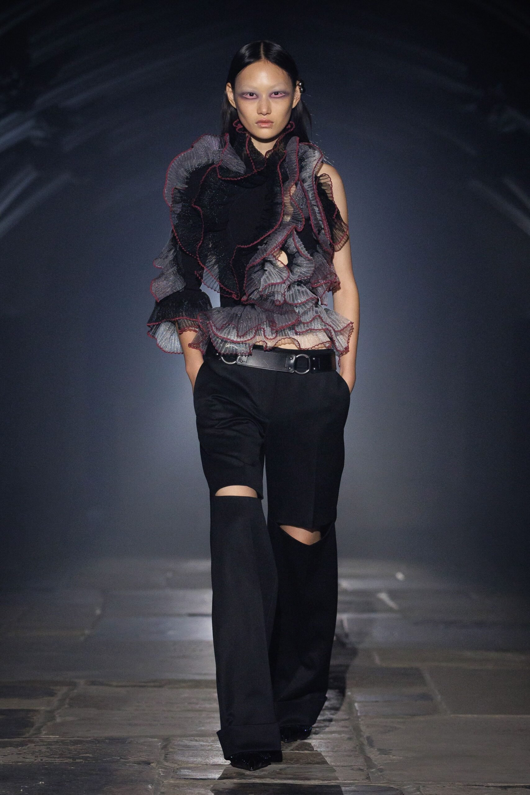 alexander-mcqueen-spring-2027-ready-to-wear-look-16-scaled.jpg