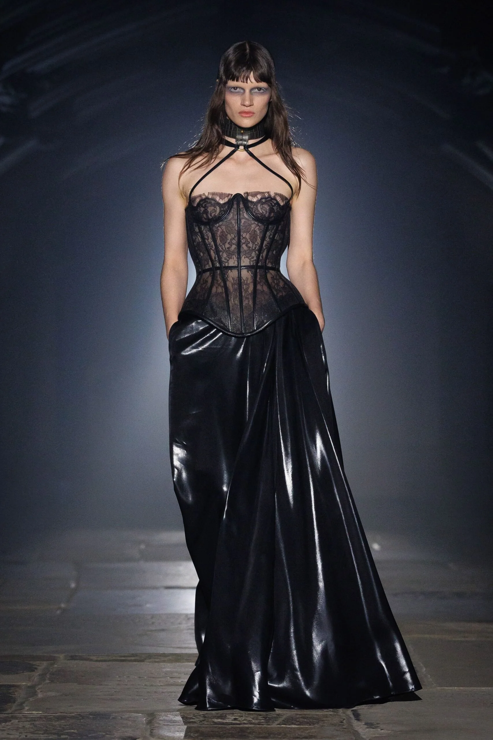 alexander-mcqueen-spring-2027-ready-to-wear-look-17-scaled.jpg