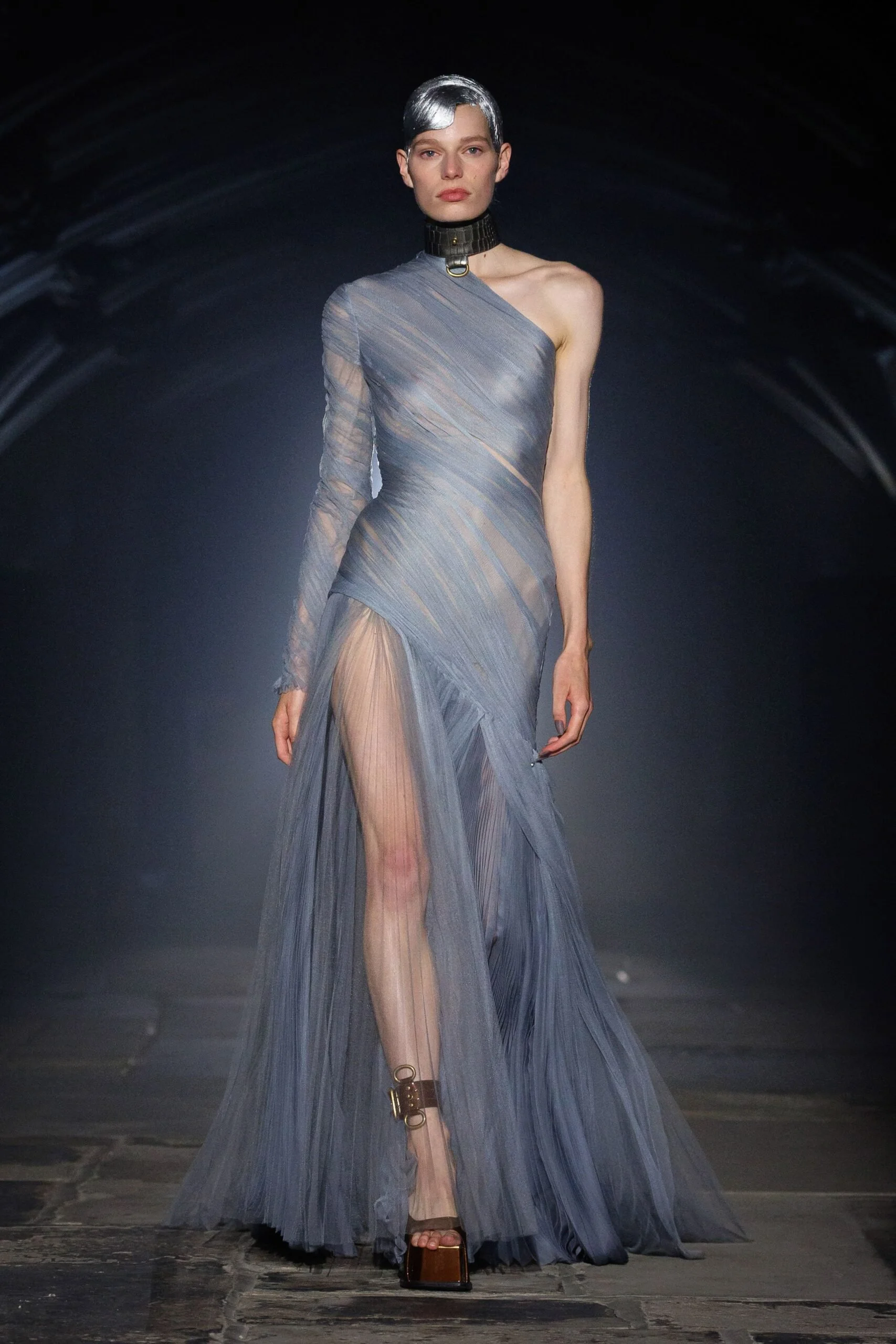 alexander-mcqueen-spring-2027-ready-to-wear-look-18-scaled.jpg