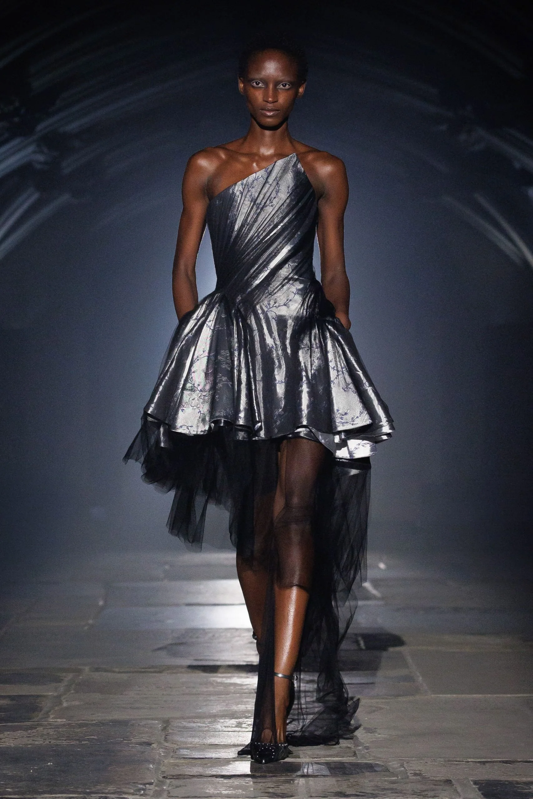 alexander-mcqueen-spring-2027-ready-to-wear-look-19-scaled.jpg