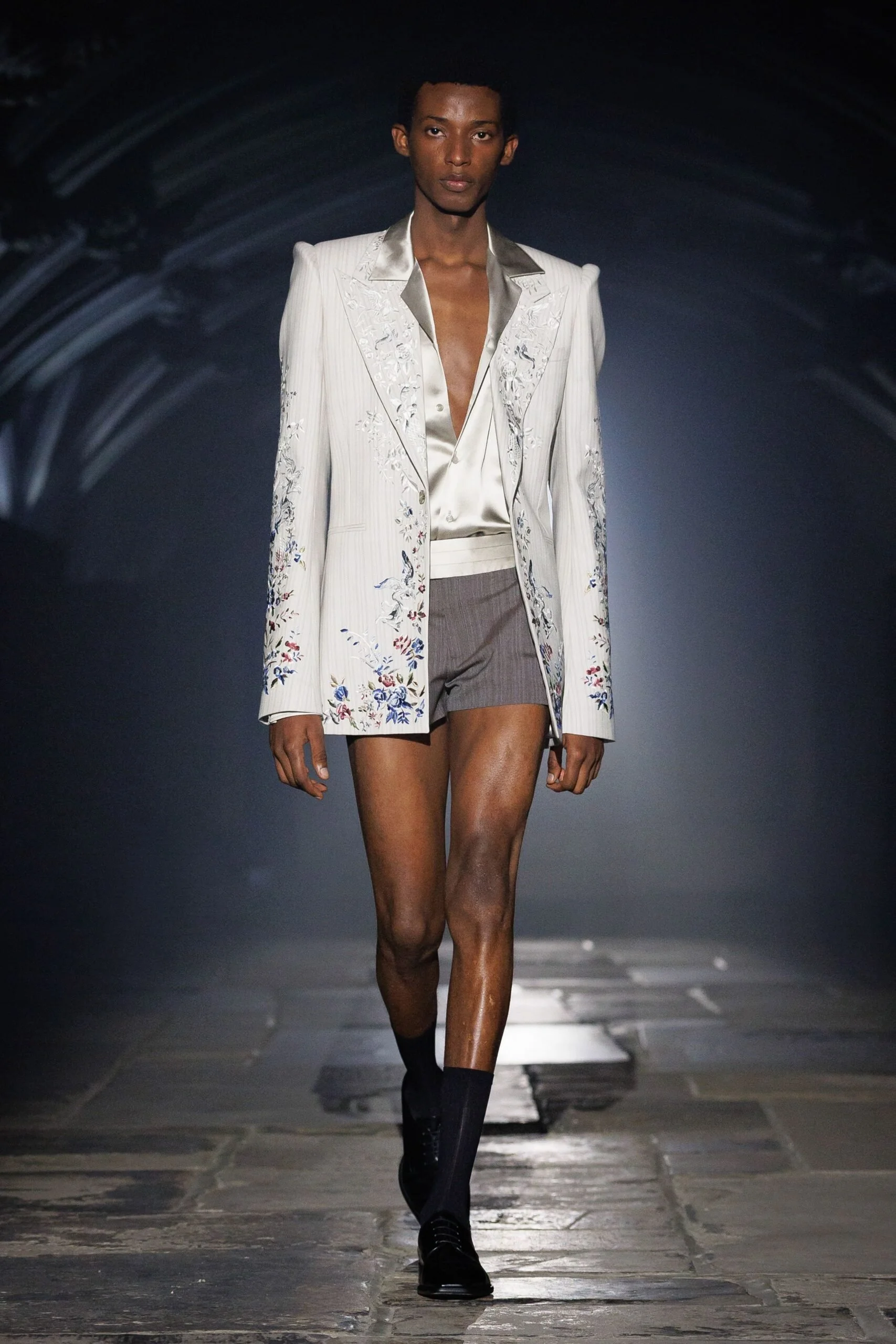 alexander-mcqueen-spring-2027-ready-to-wear-look-21-scaled.jpg