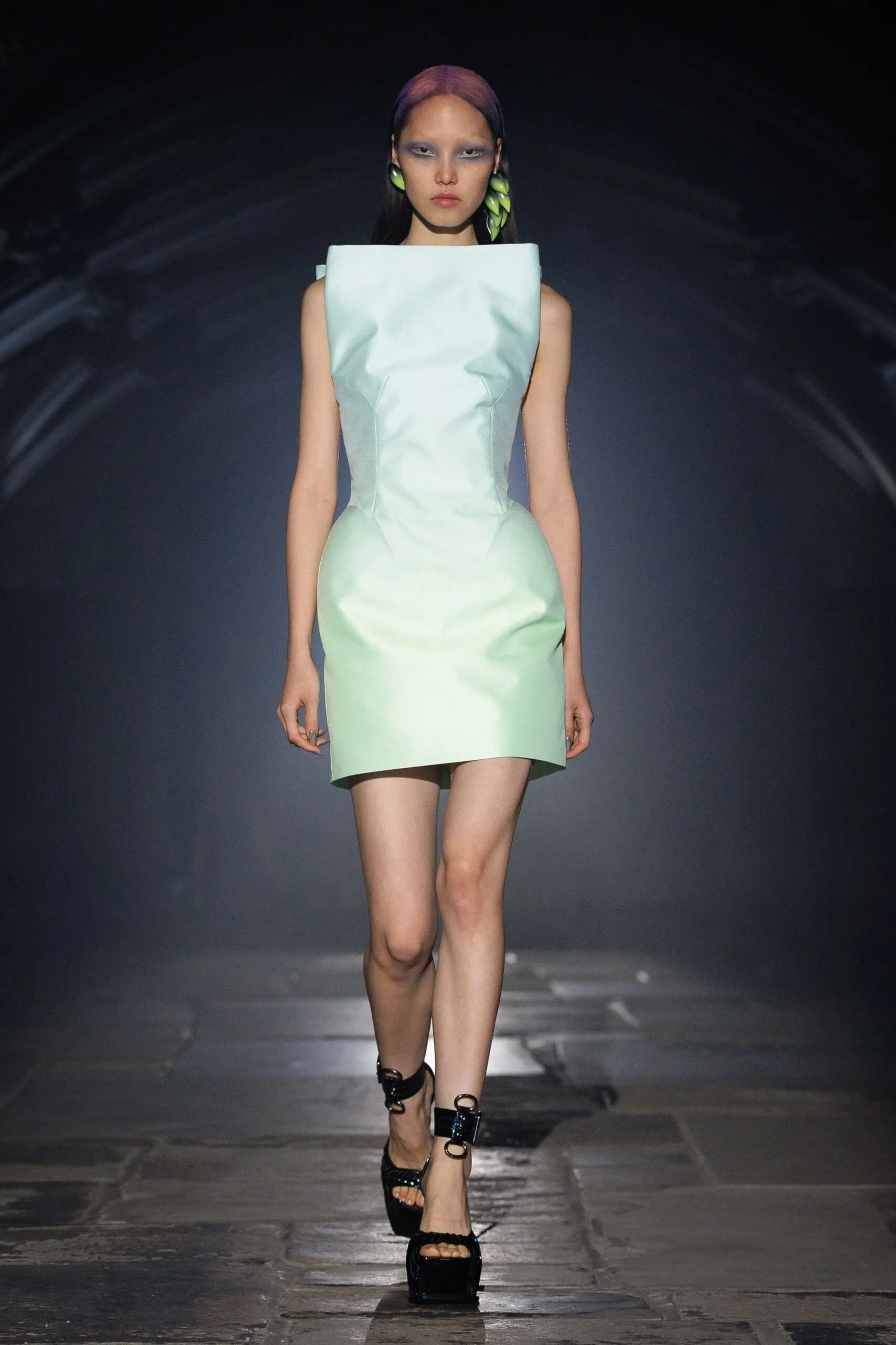 alexander-mcqueen-spring-2027-ready-to-wear-look-28-scaled.jpg