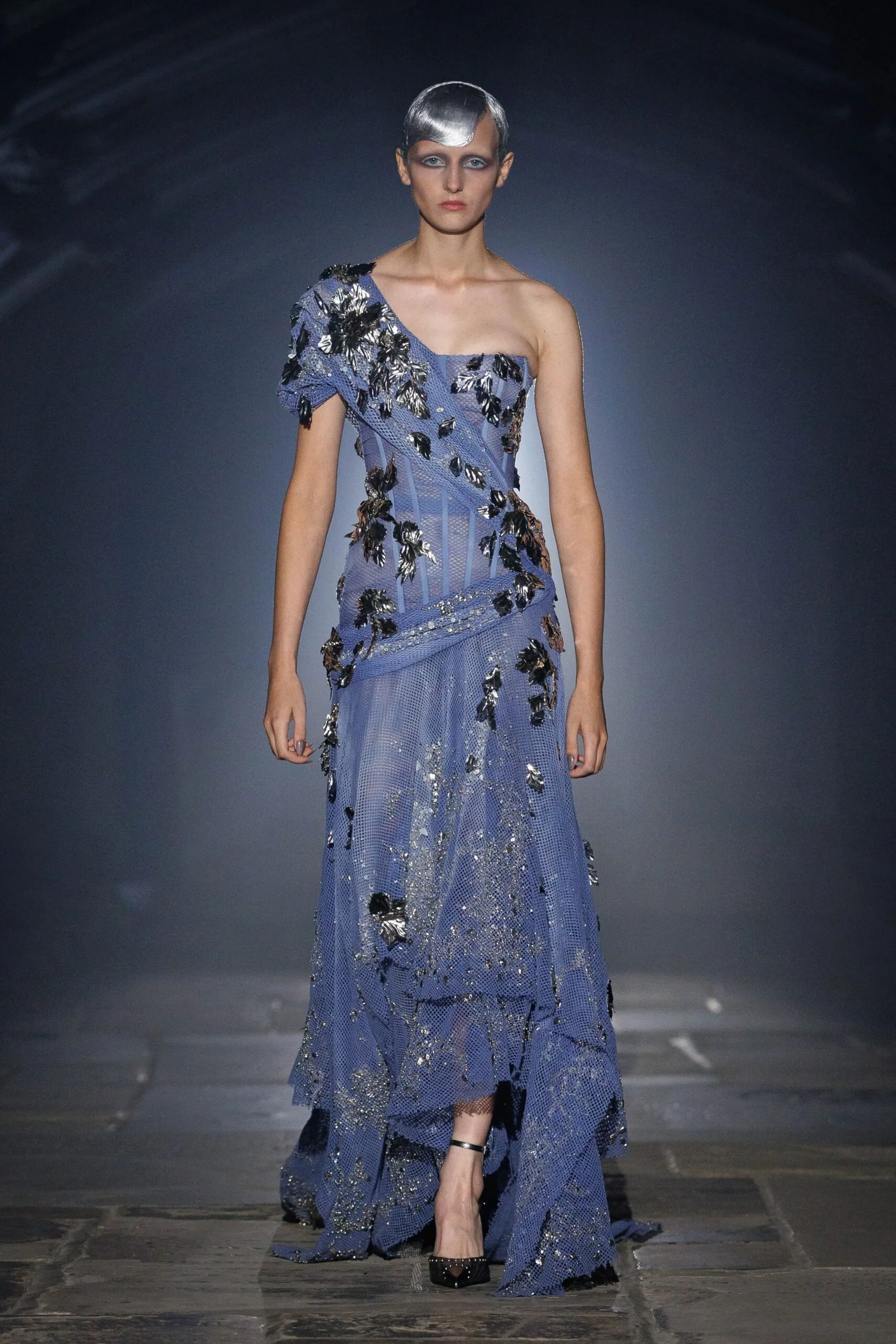alexander-mcqueen-spring-2027-ready-to-wear-look-30-scaled.jpg
