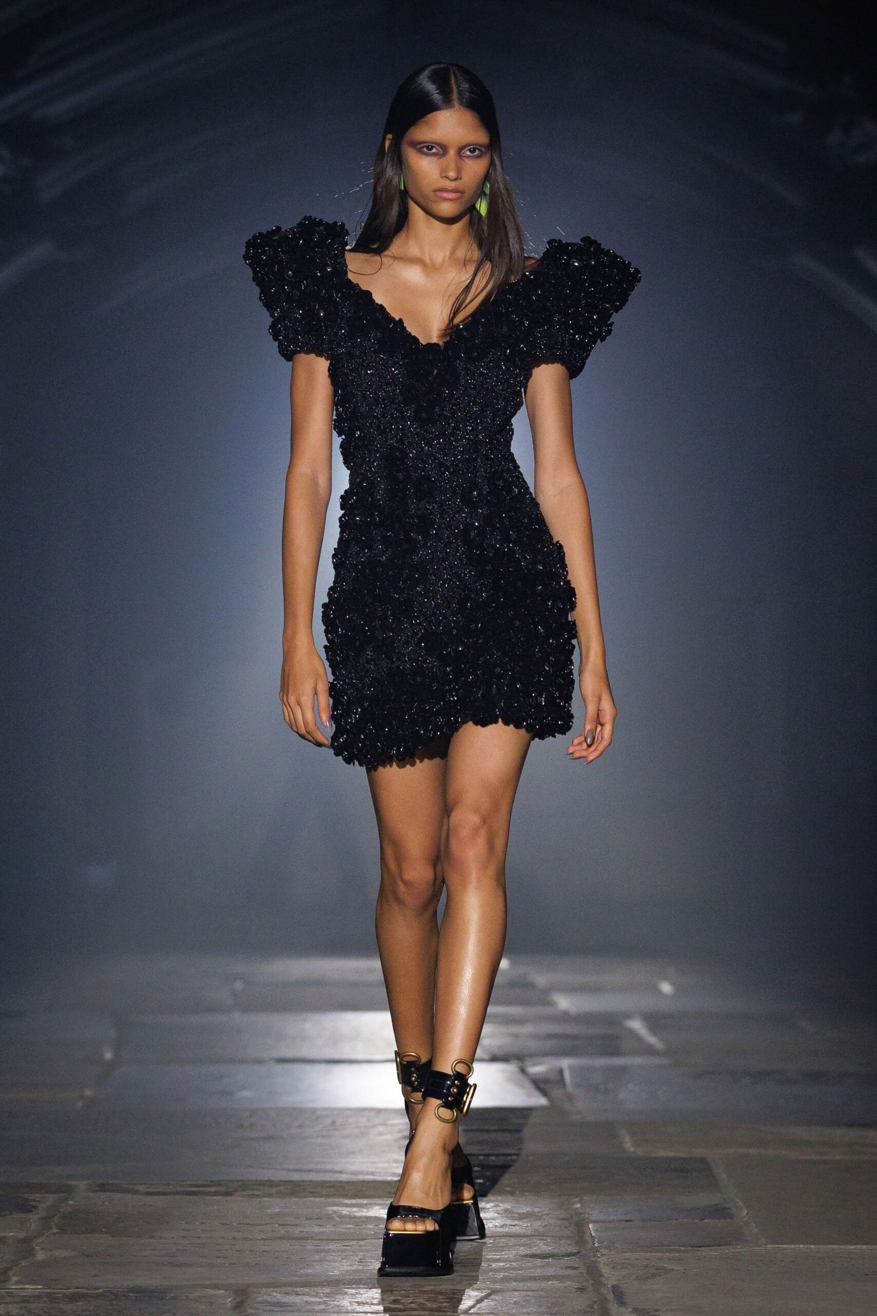 alexander-mcqueen-spring-2027-ready-to-wear-look-32-scaled.jpg