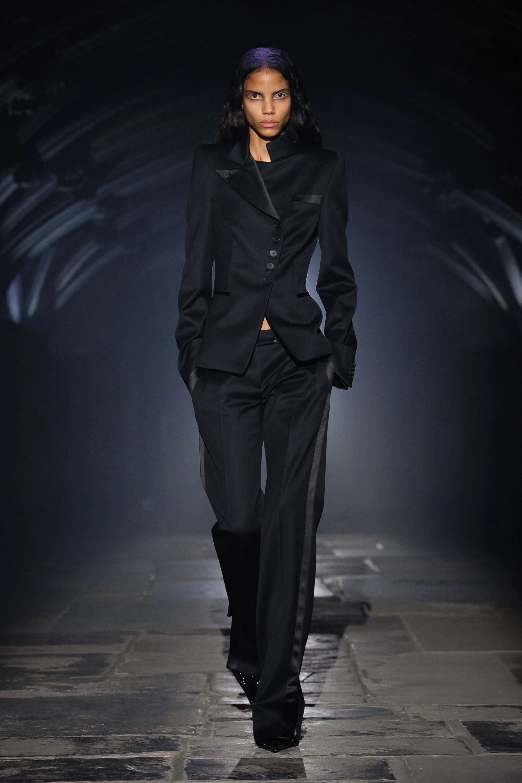 alexander-mcqueen-spring-2027-ready-to-wear-look-33-scaled.jpg