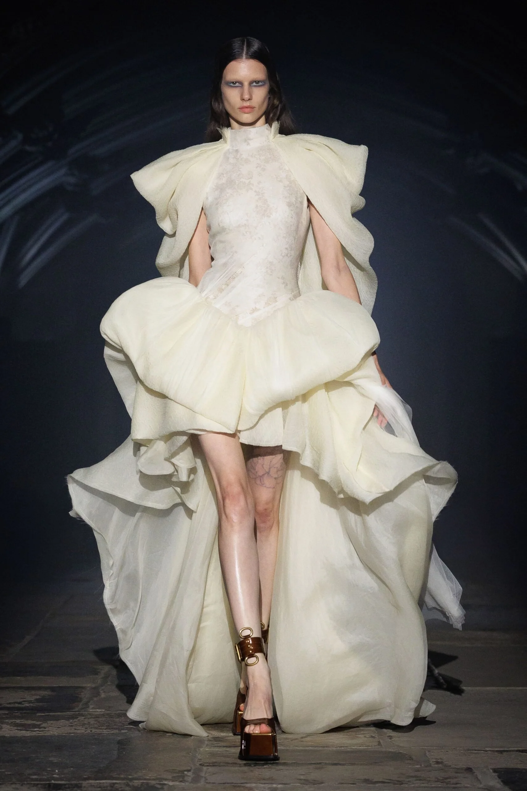 alexander-mcqueen-spring-2027-ready-to-wear-look-40-scaled.jpg
