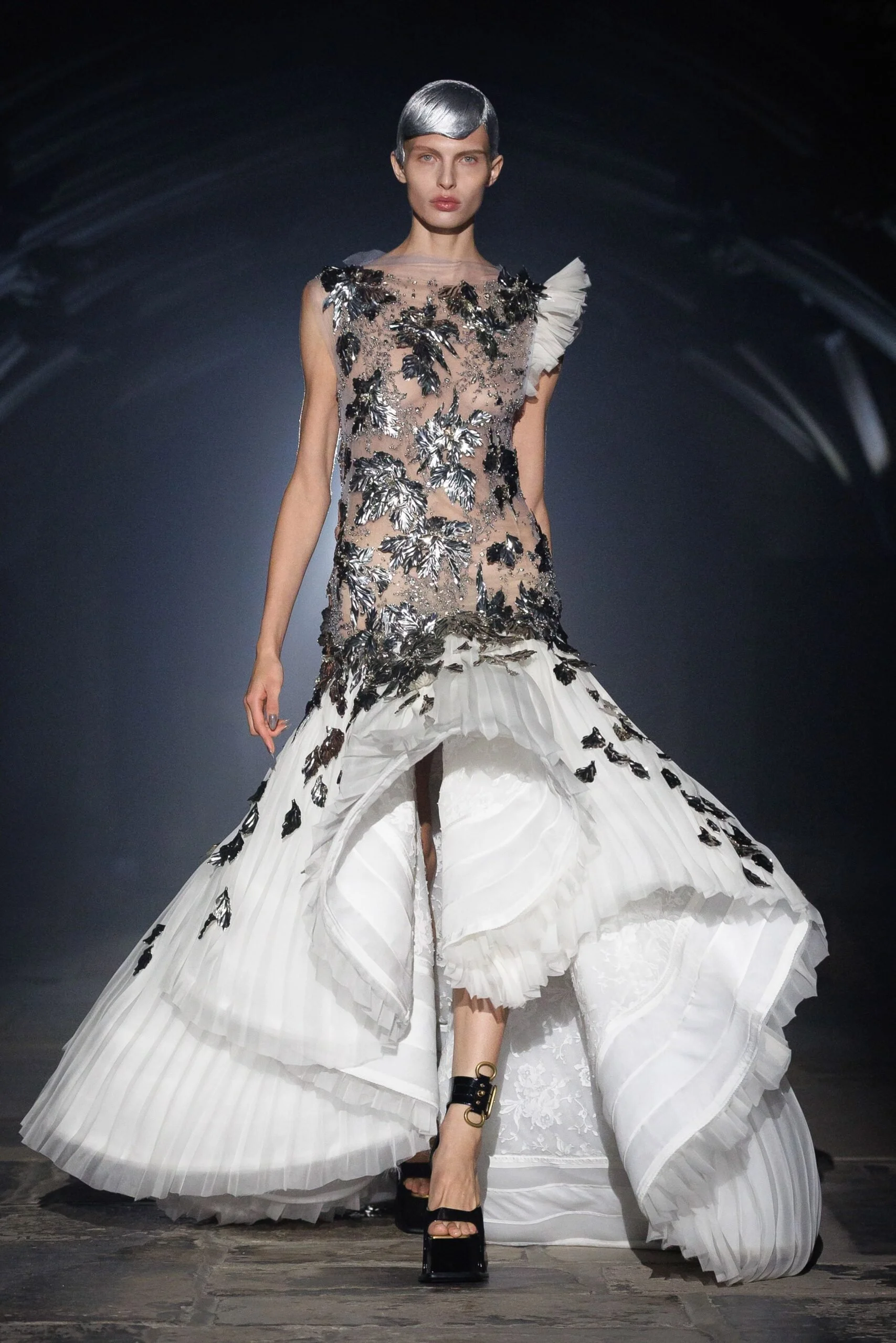 alexander-mcqueen-spring-2027-ready-to-wear-look-41-scaled.jpg