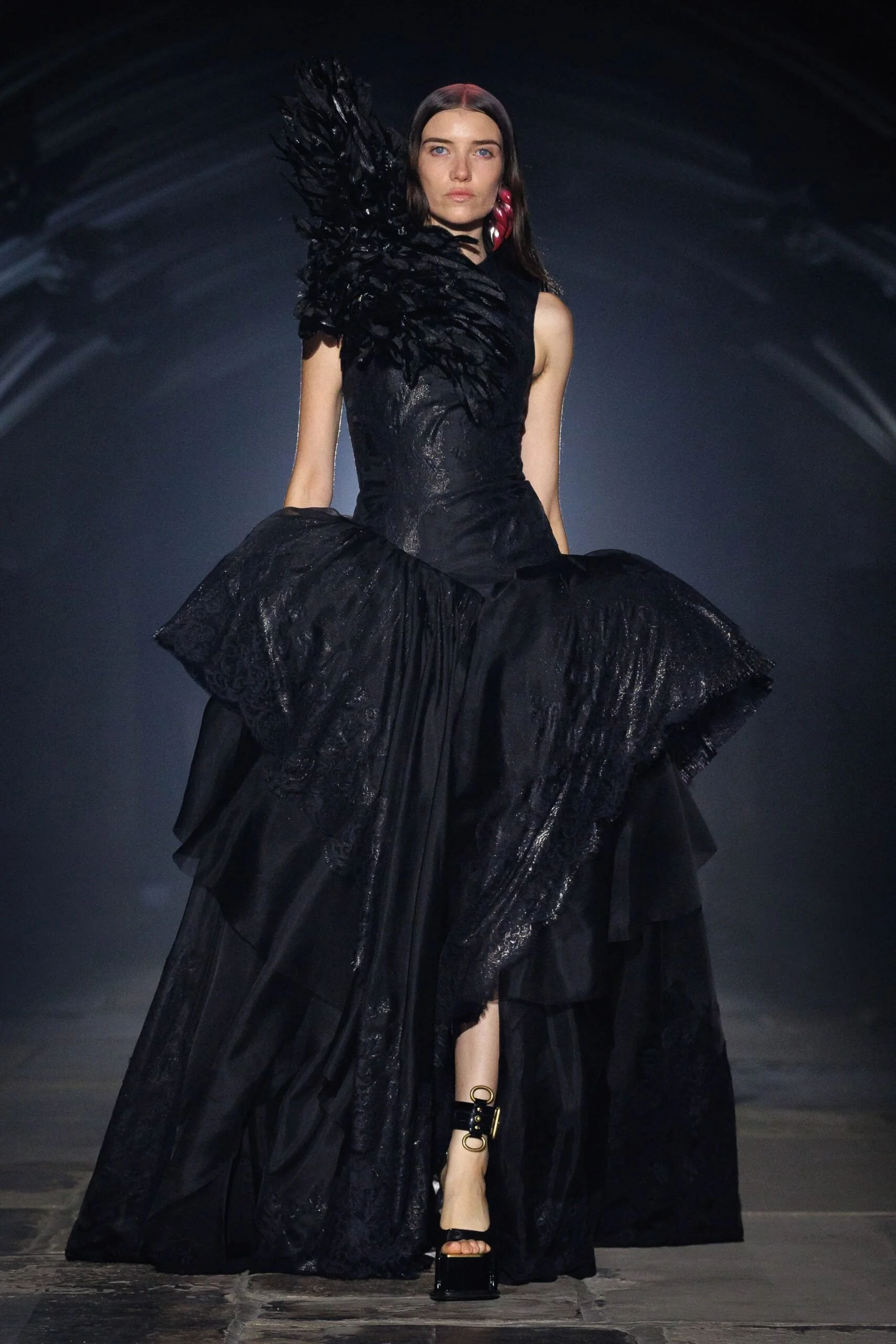 alexander-mcqueen-spring-2027-ready-to-wear-look-44-scaled.jpg