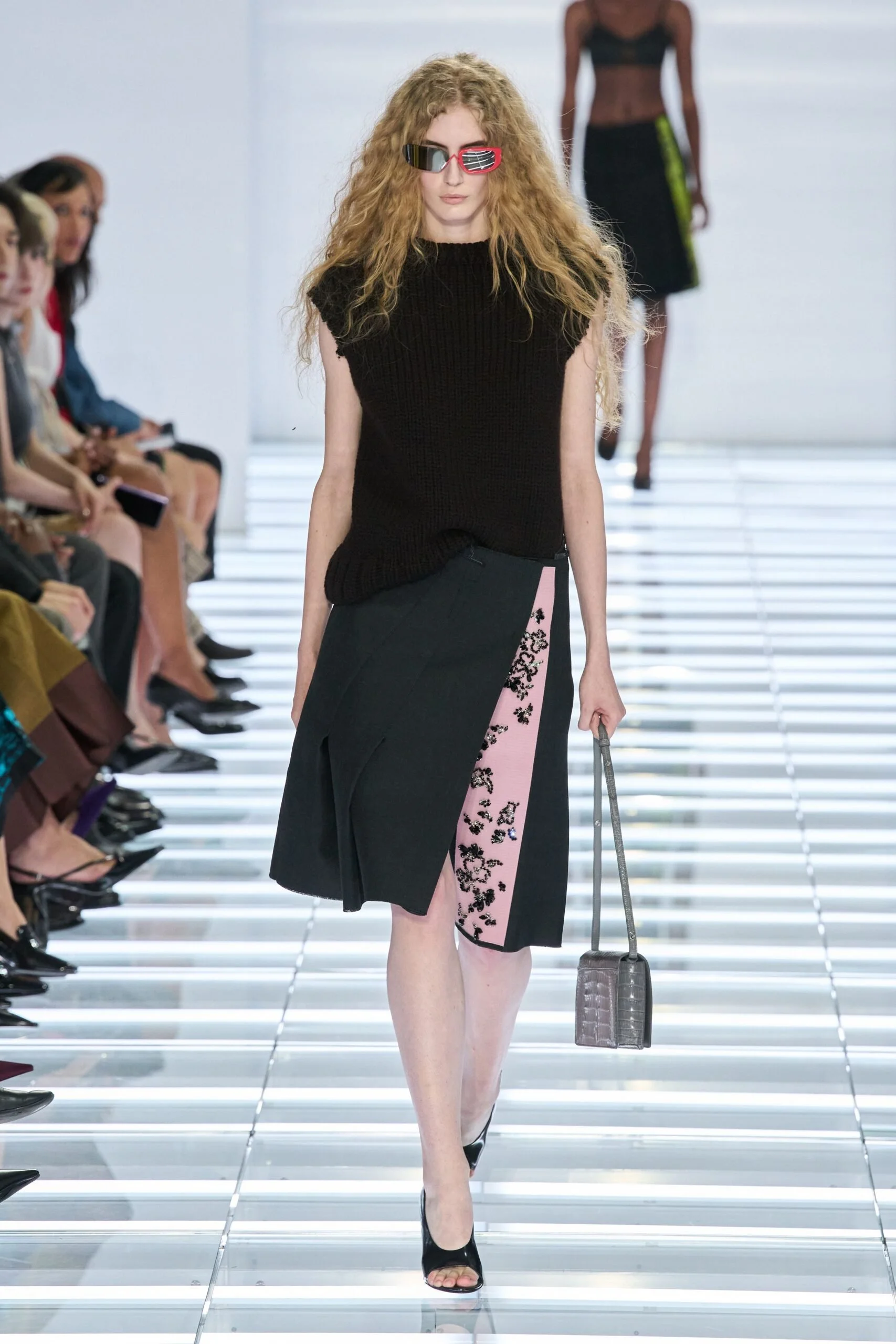 prada-spring-2027-ready-to-wear-look-07-scaled.jpg