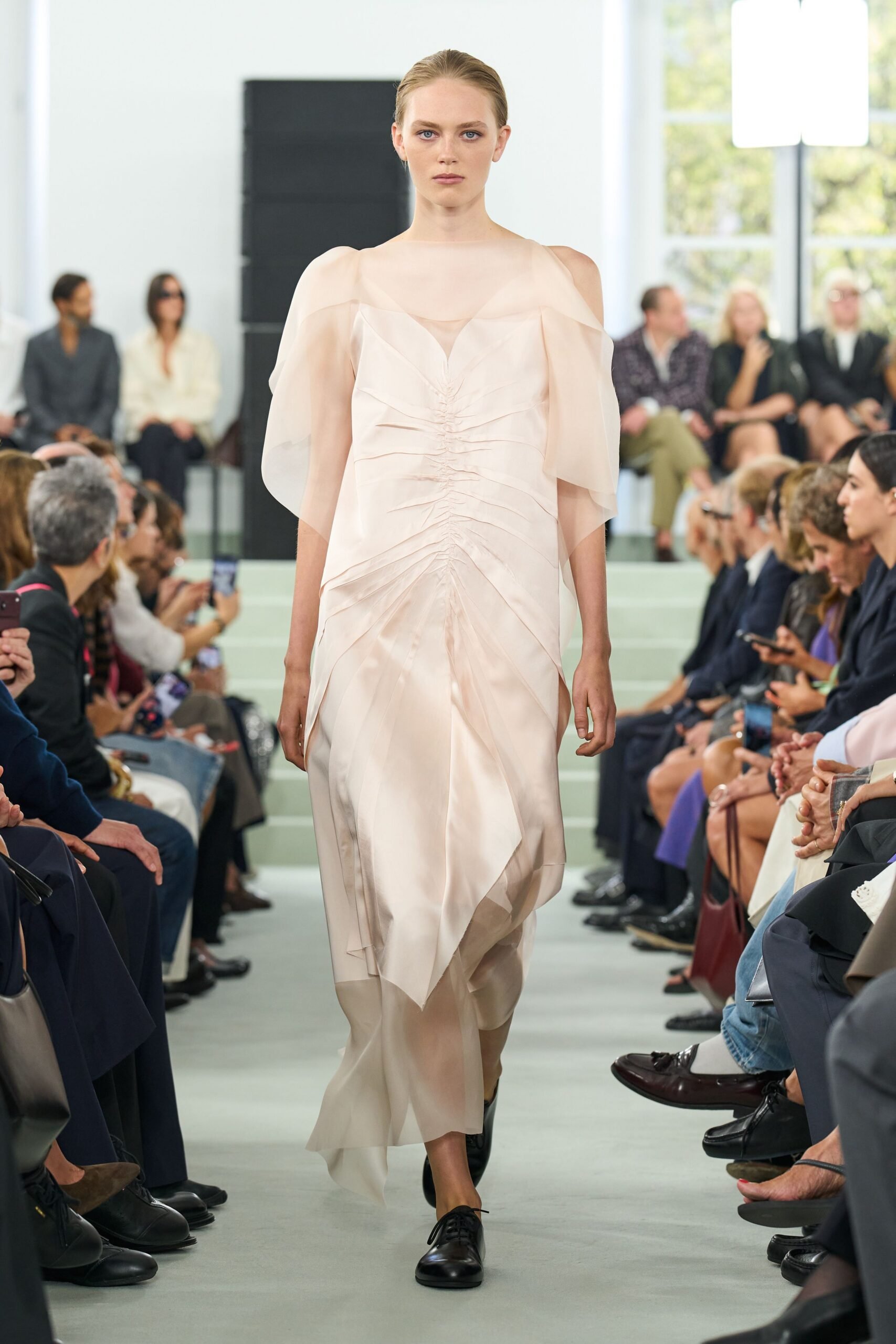jil-sander-spring-2027-ready-to-wear-look-25-scaled.jpg