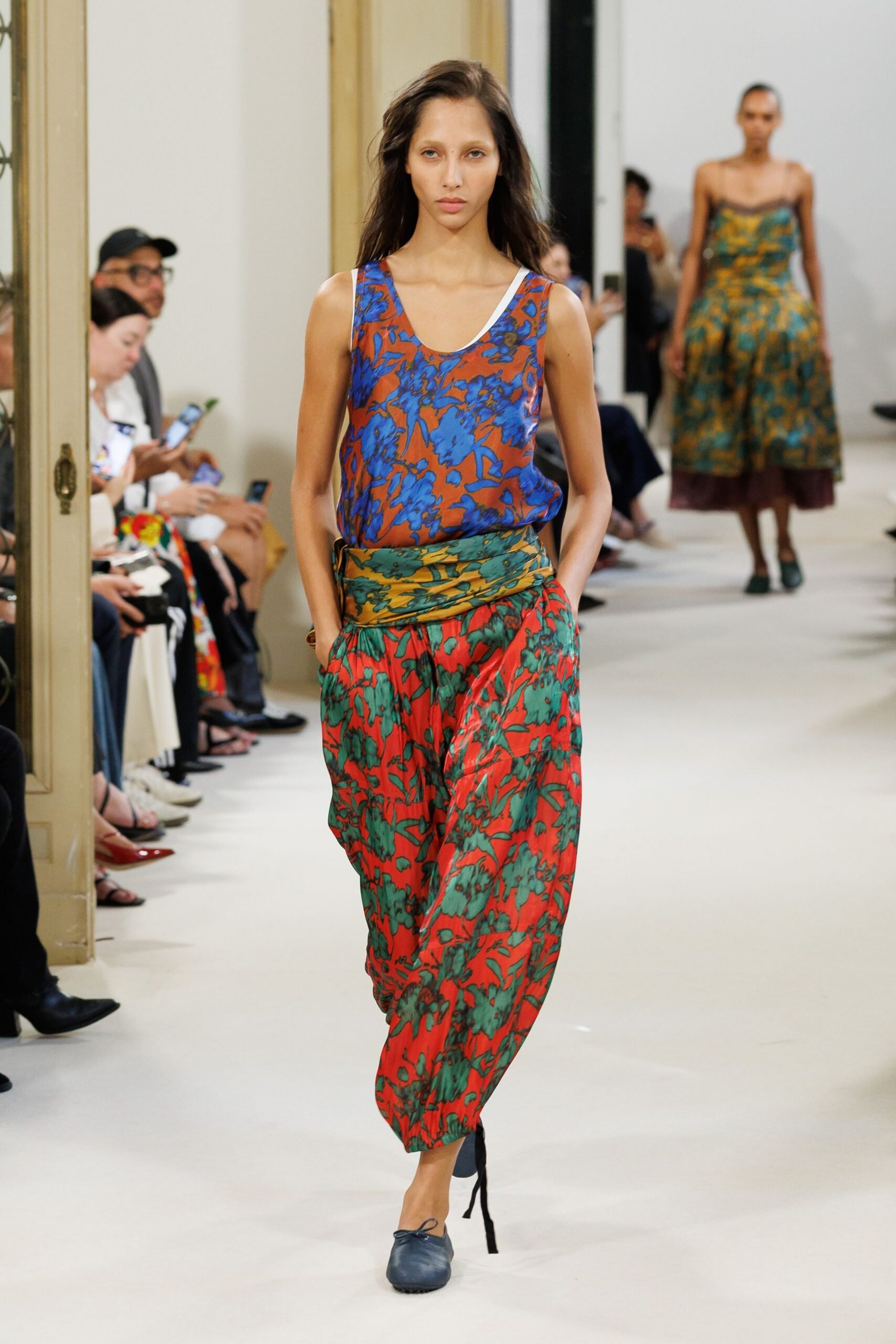 alberta-ferretti-spring-2027-ready-to-wear-look-01-scaled.jpg